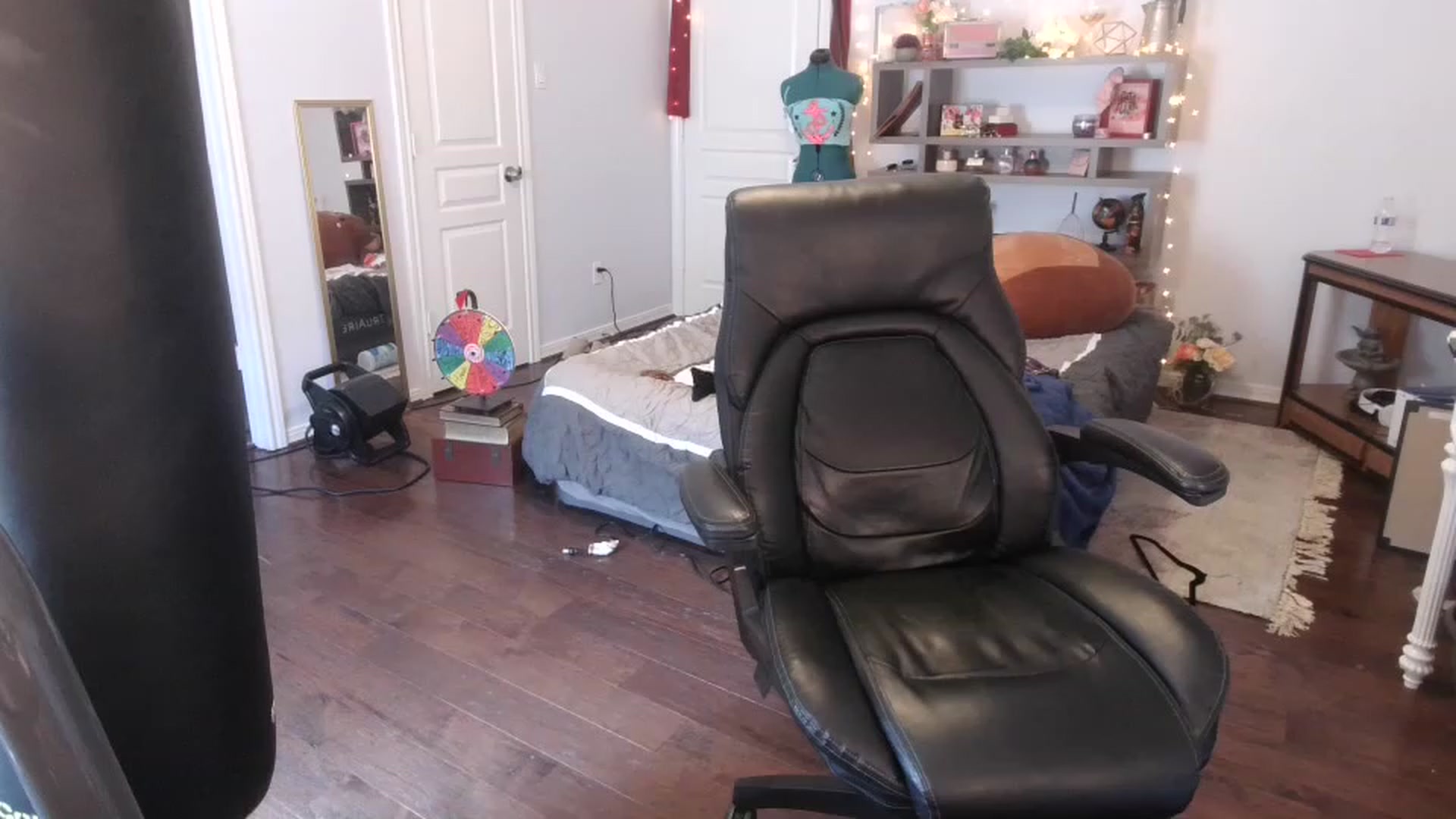 Gallery image thumbnail from Bunnydathug's myfreecams stream on, 03/15/2023, 17:40 image 15 of 20