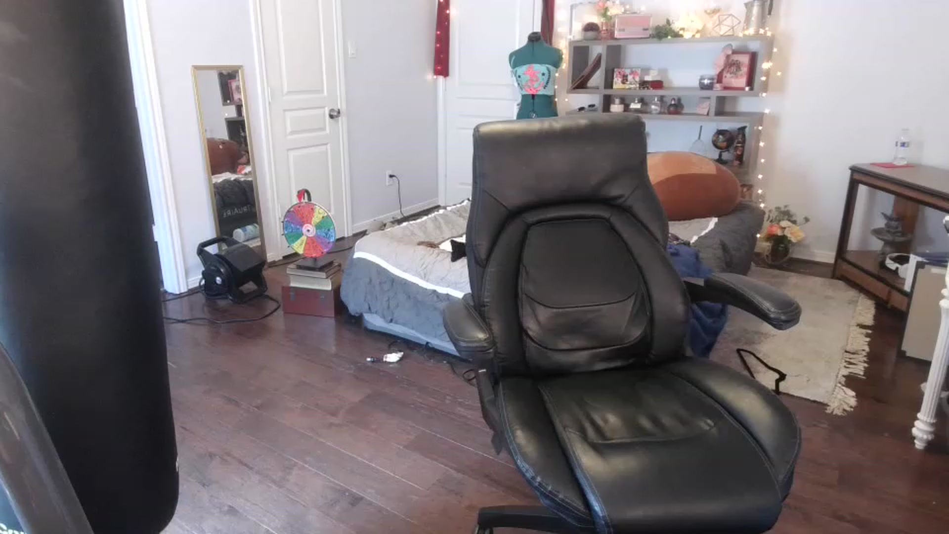 Gallery image thumbnail from Bunnydathug's myfreecams stream on, 03/15/2023, 17:40 image 20 of 20