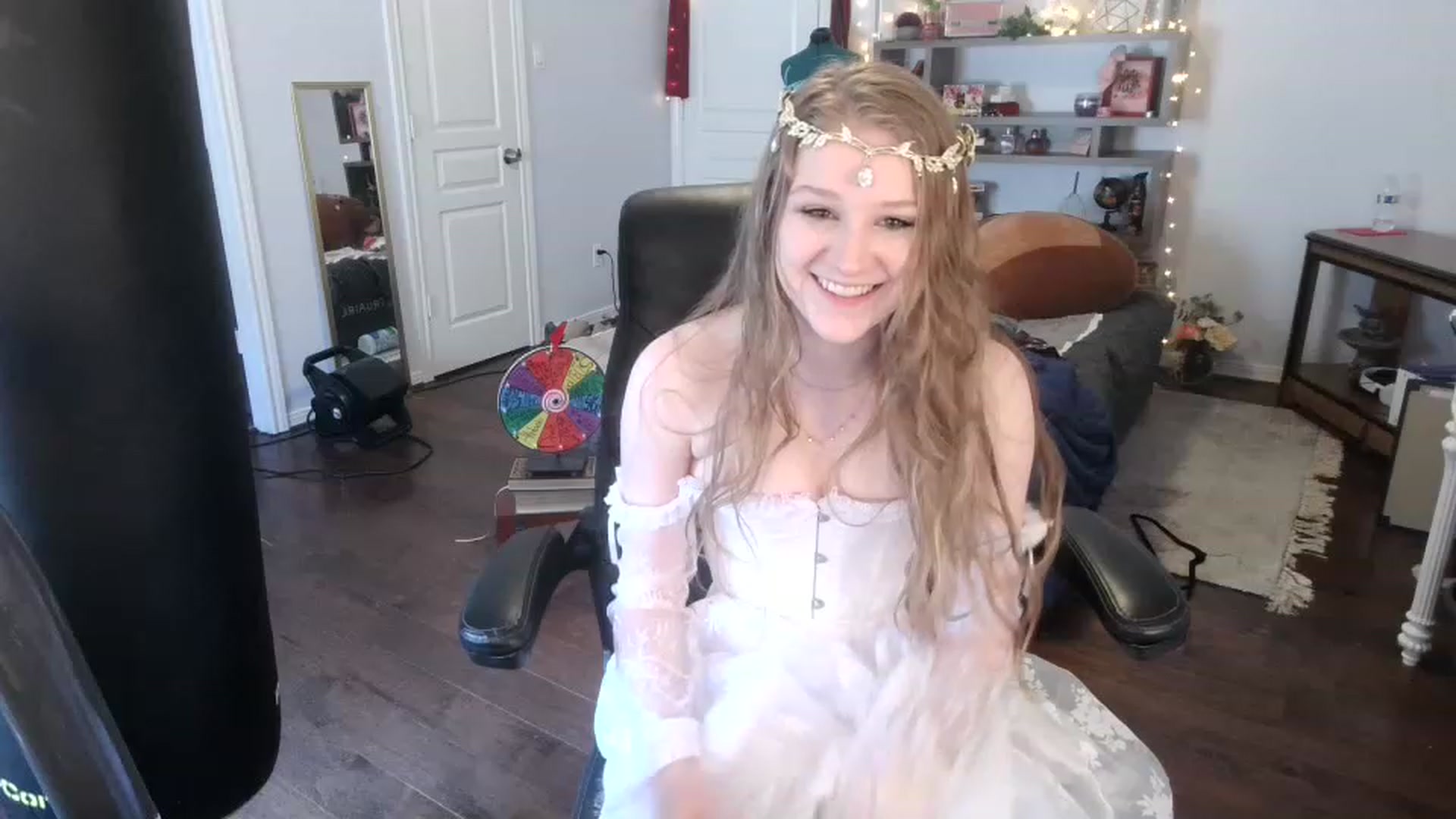 Gallery image thumbnail from Bunnydathug's myfreecams stream on, 03/15/2023, 19:13 image 13 of 20