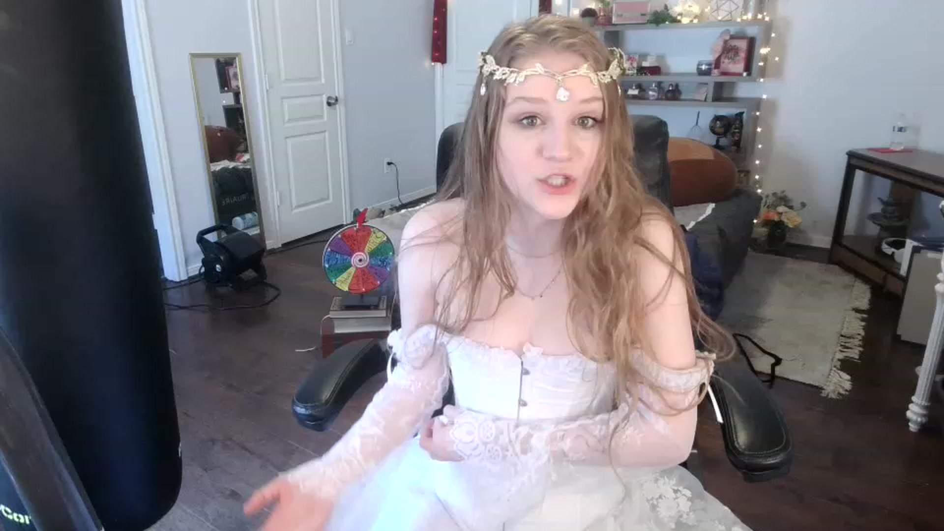Gallery image thumbnail from Bunnydathug's myfreecams stream on, 03/15/2023, 19:13 image 16 of 20
