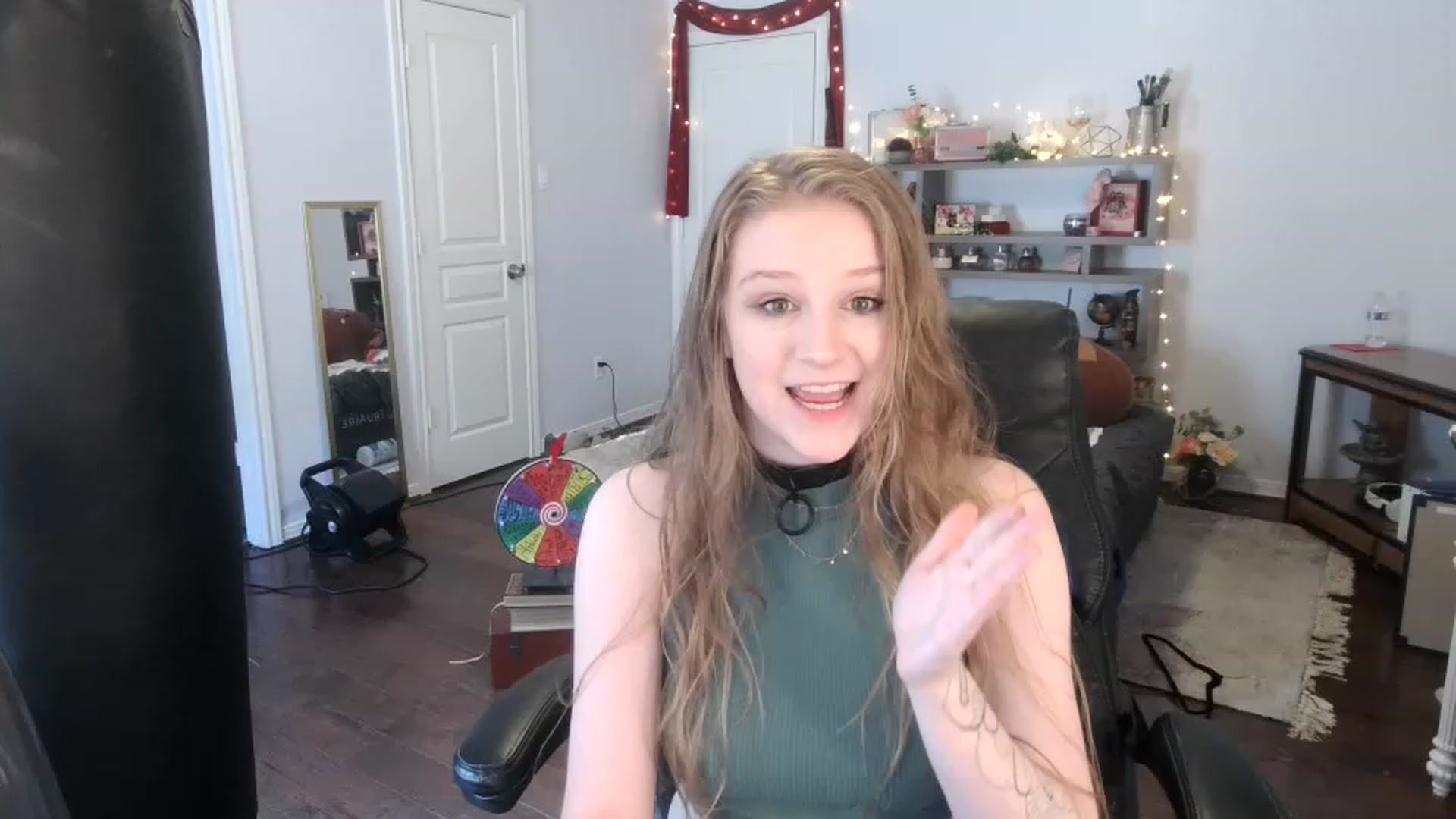 Gallery image thumbnail from Bunnydathug's myfreecams stream on, 03/15/2023, 19:13 image 4 of 20