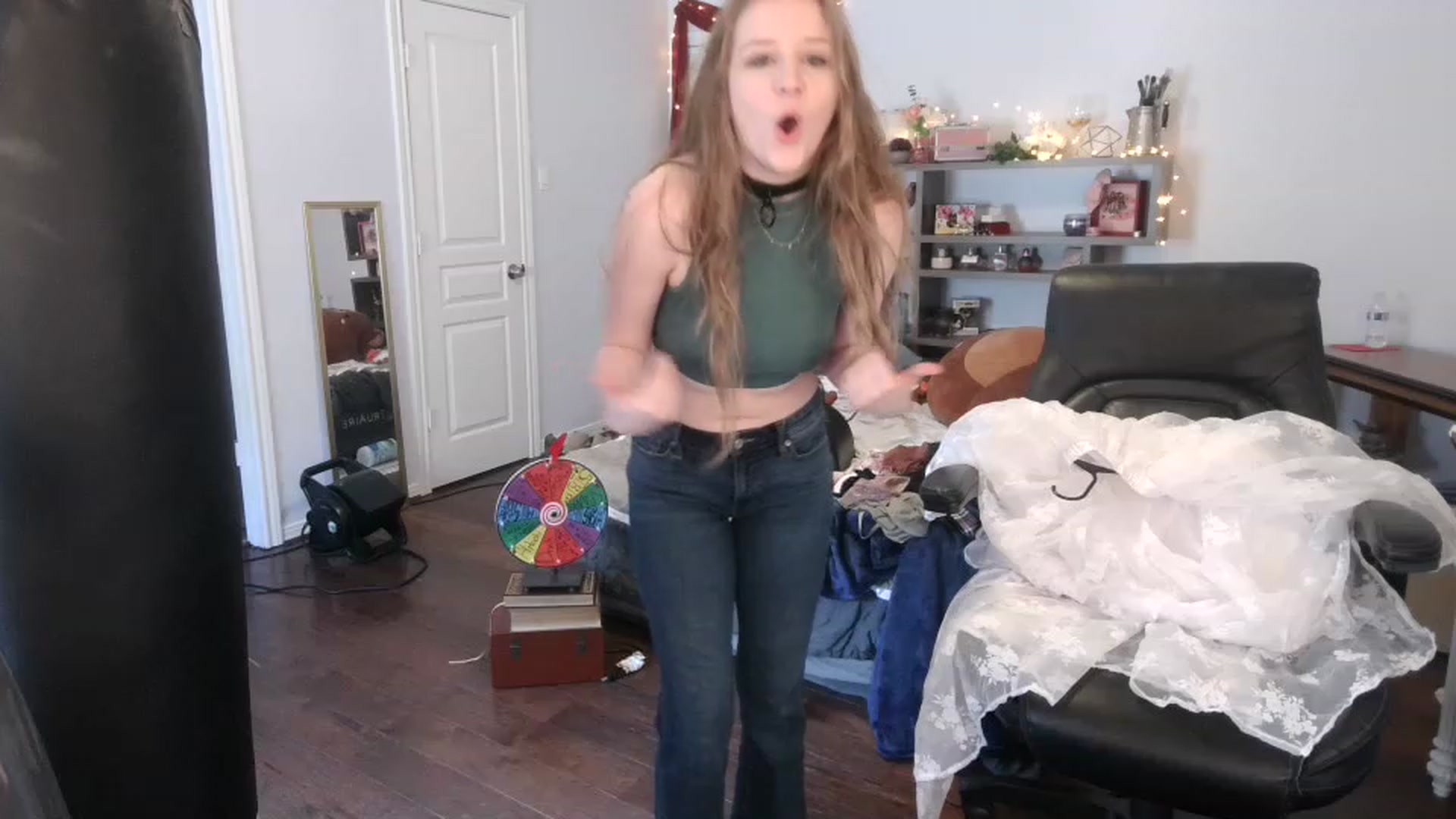 Gallery image thumbnail from Bunnydathug's myfreecams stream on, 03/15/2023, 19:13 image 5 of 20