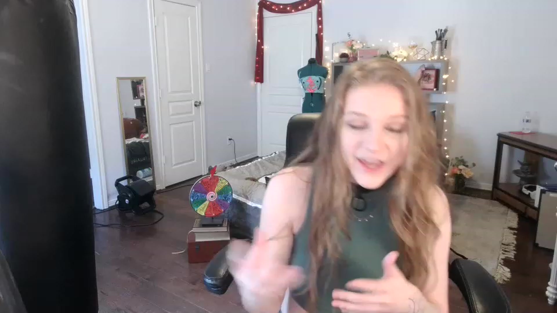 Gallery image thumbnail from Bunnydathug's myfreecams stream on, 03/15/2023, 19:13 image 3 of 20