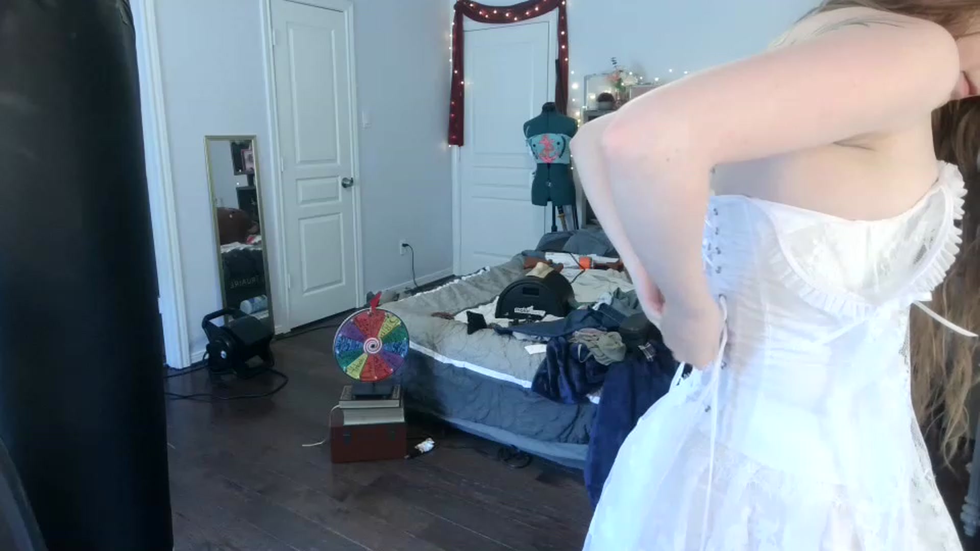 Gallery image thumbnail from Bunnydathug's myfreecams stream on, 03/15/2023, 19:13 image 6 of 20