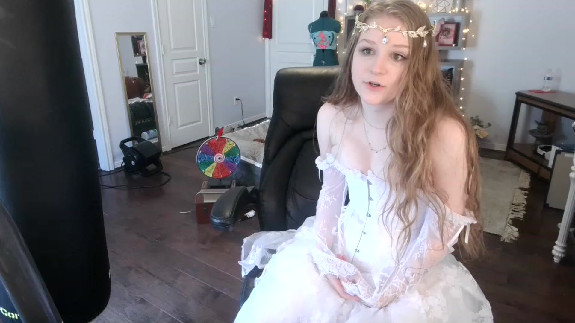 Gallery image thumbnail from Bunnydathug's myfreecams stream on, 03/15/2023, 19:13 image 17 of 20