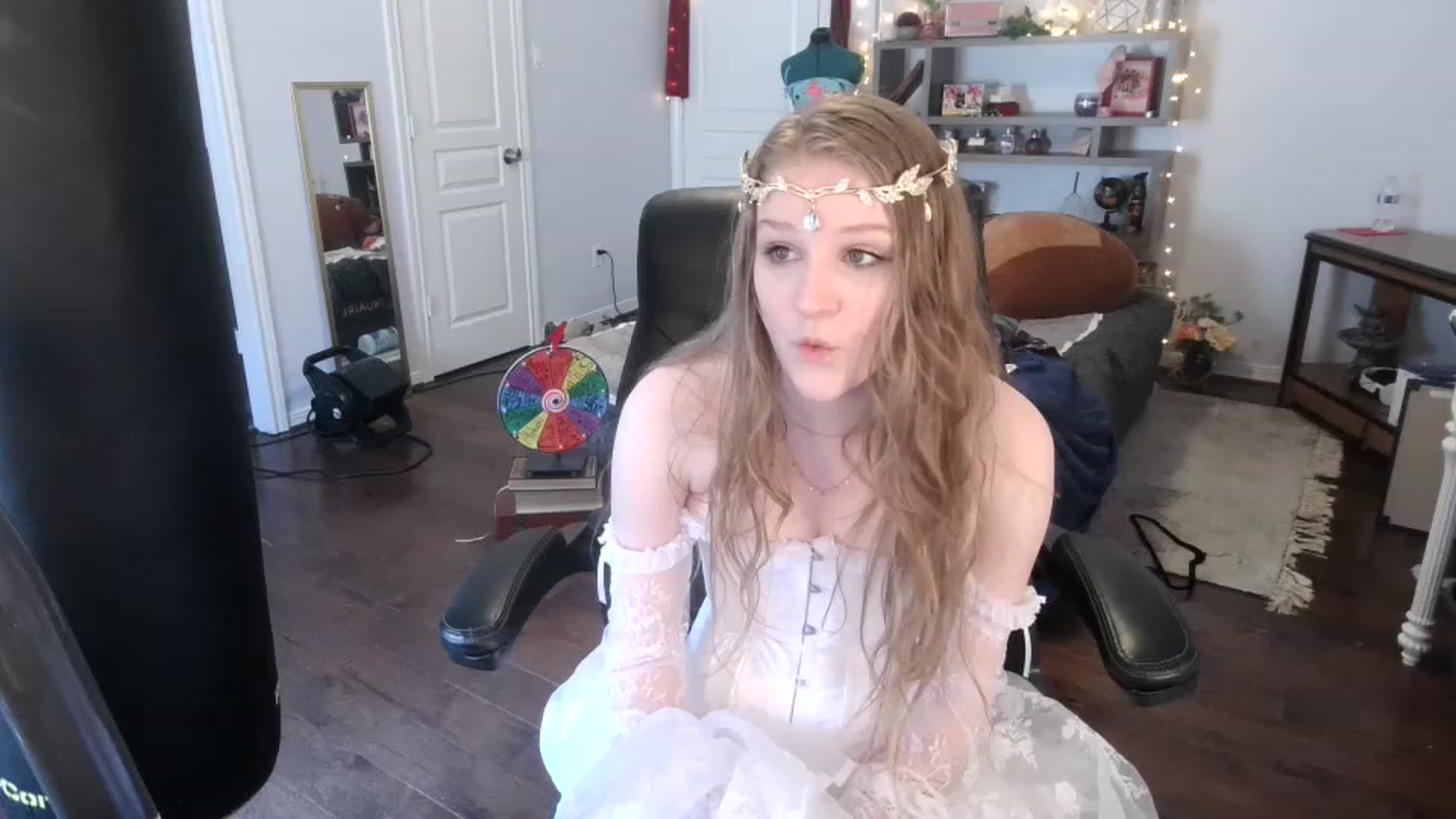 Gallery image thumbnail from Bunnydathug's myfreecams stream on, 03/15/2023, 19:13 image 14 of 20