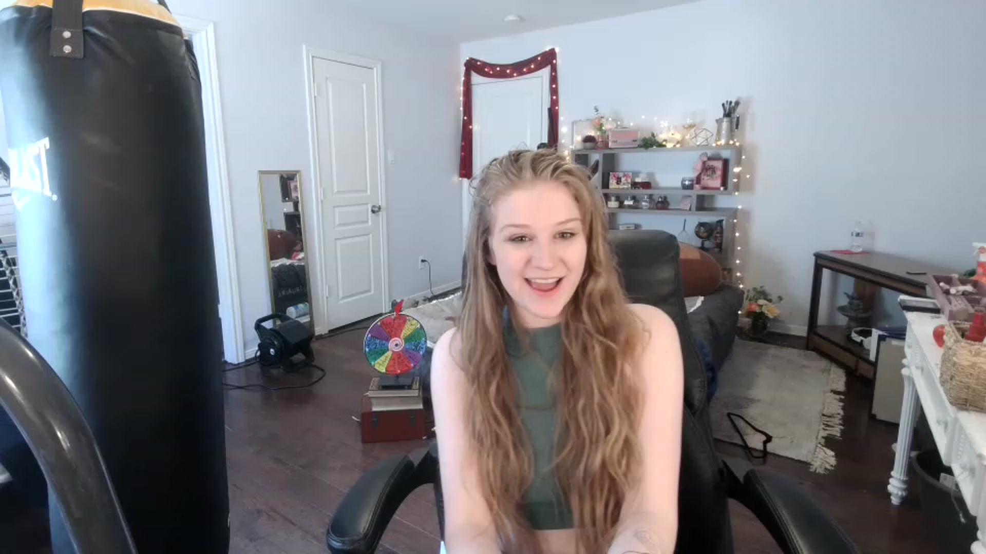 Gallery image thumbnail from Bunnydathug's myfreecams stream on, 03/15/2023, 19:52 image 7 of 20
