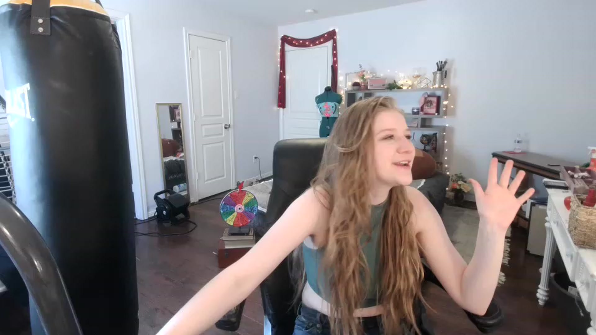 Gallery image thumbnail from Bunnydathug's myfreecams stream on, 03/15/2023, 19:52 image 3 of 20