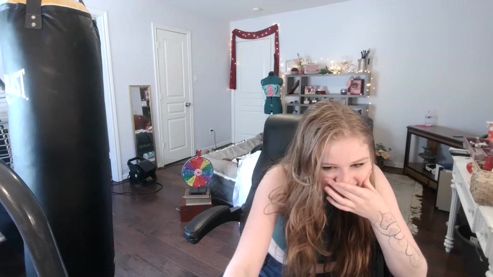 Gallery image thumbnail from Bunnydathug's myfreecams stream on, 03/15/2023, 19:52 image 5 of 20