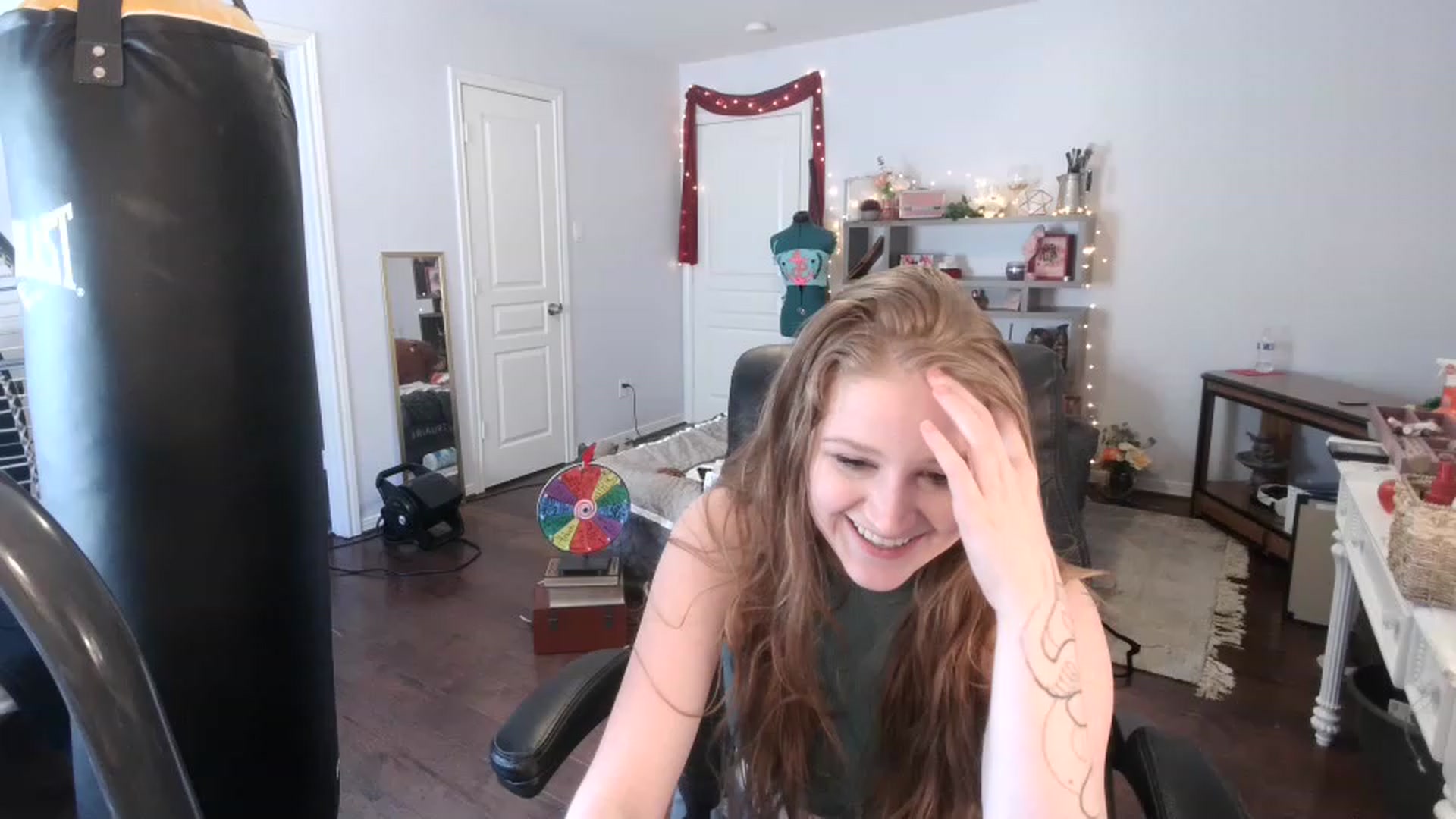 Gallery image thumbnail from Bunnydathug's myfreecams stream on, 03/15/2023, 19:52 image 1 of 20
