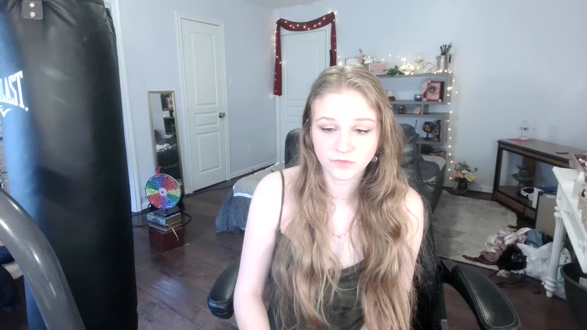 Gallery image thumbnail from Bunnydathug's myfreecams stream on, 03/17/2023, 23:27 image 3 of 20