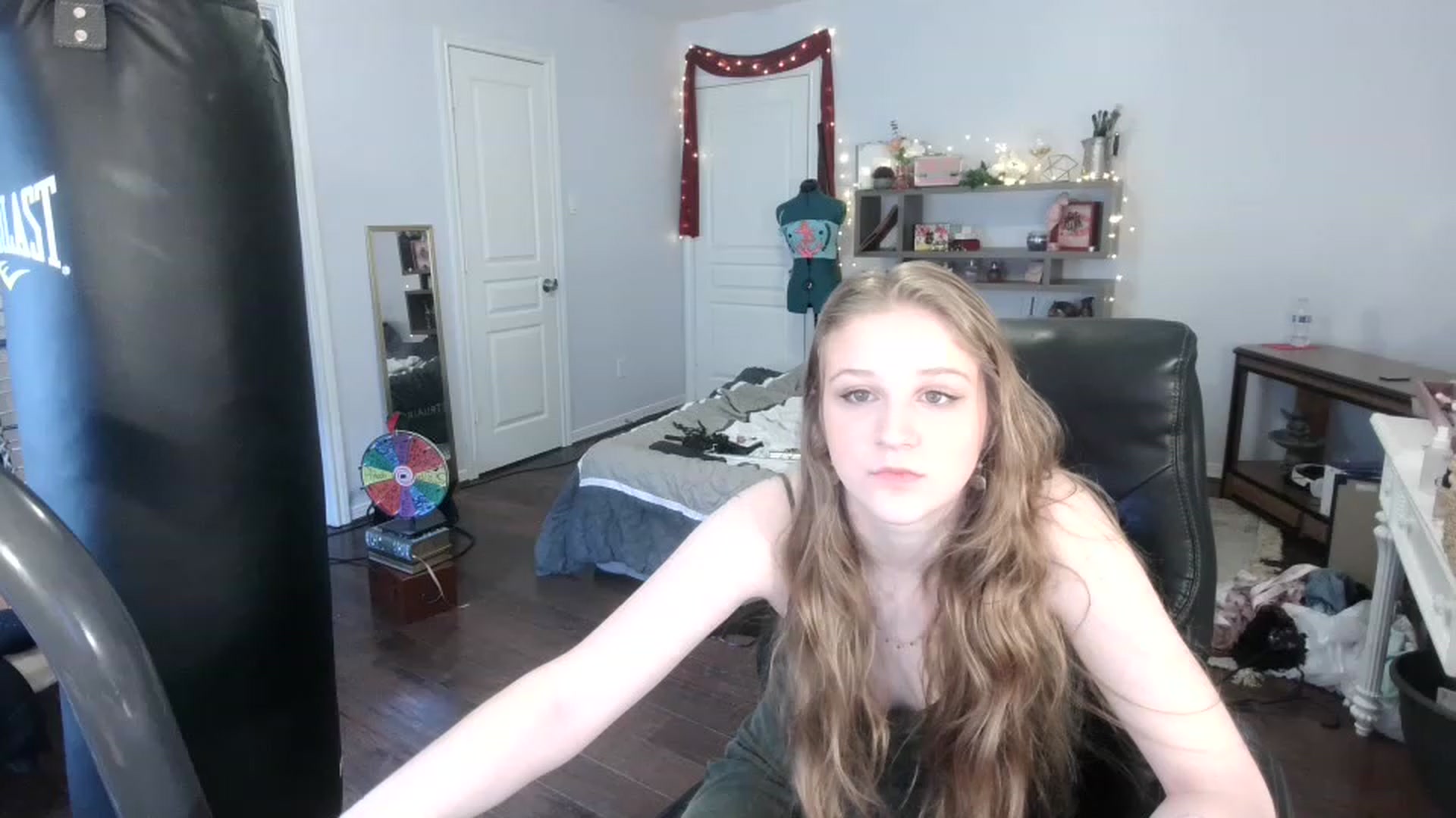 Gallery image thumbnail from Bunnydathug's myfreecams stream on, 03/17/2023, 23:27 image 2 of 20