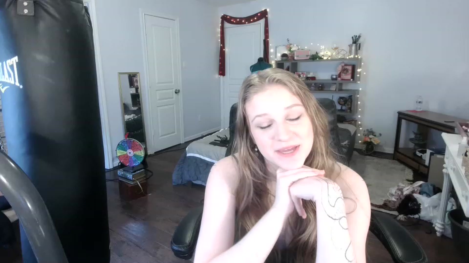 Gallery image thumbnail from Bunnydathug's myfreecams stream on, 03/17/2023, 23:27 image 5 of 20