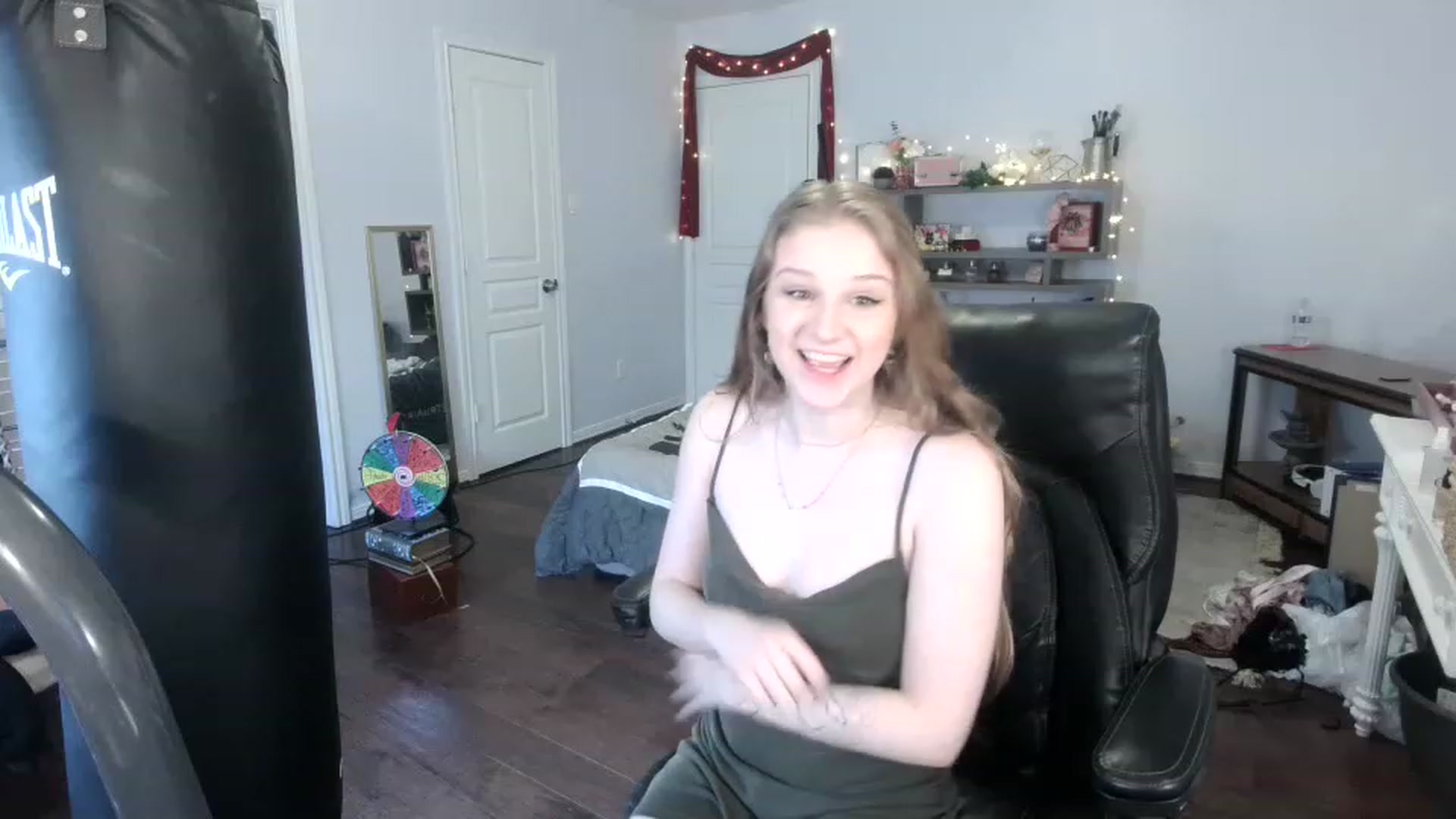 Gallery image thumbnail from Bunnydathug's myfreecams stream on, 03/17/2023, 23:27 image 11 of 20