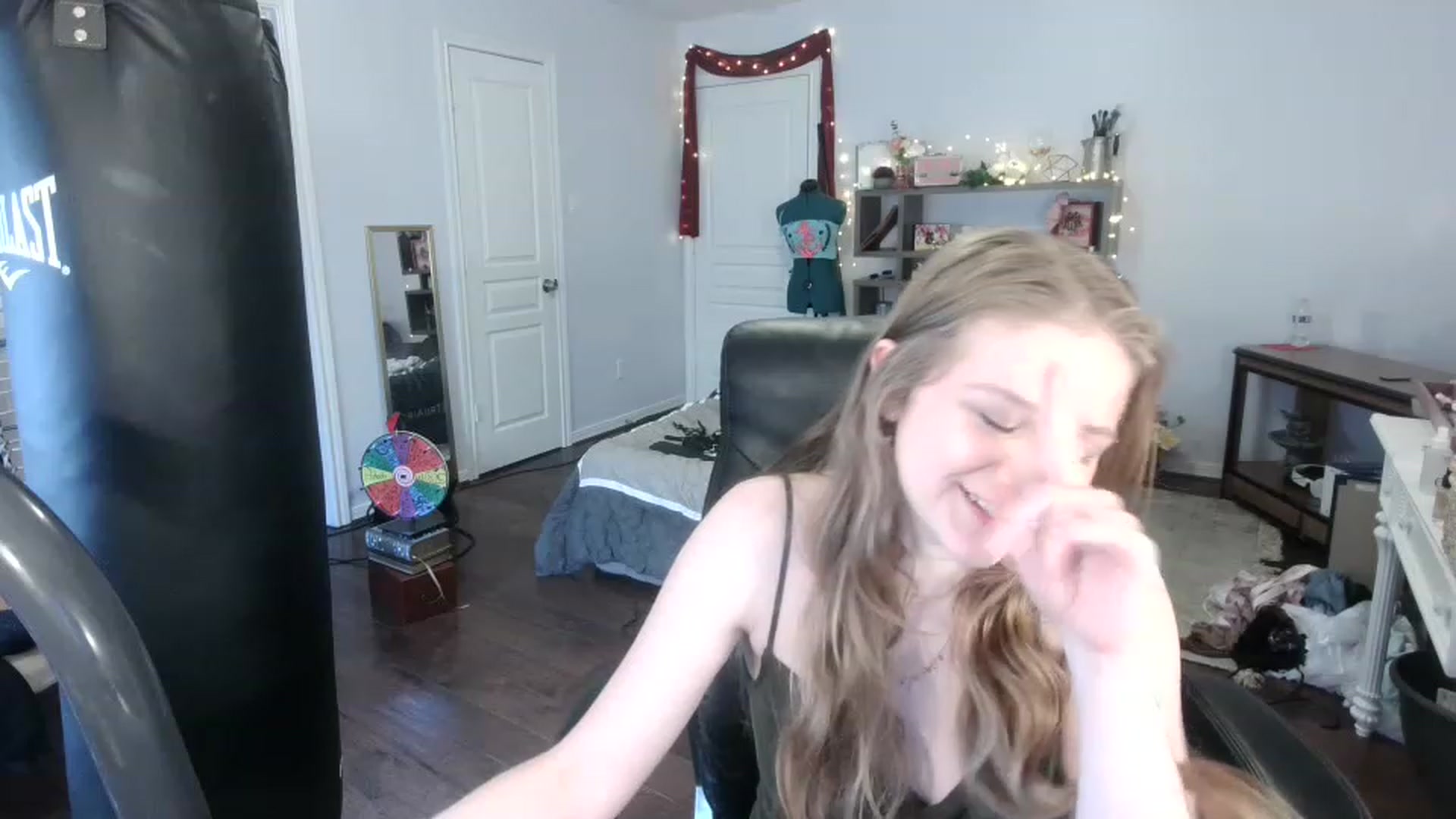 Gallery image thumbnail from Bunnydathug's myfreecams stream on, 03/17/2023, 23:27 image 13 of 20