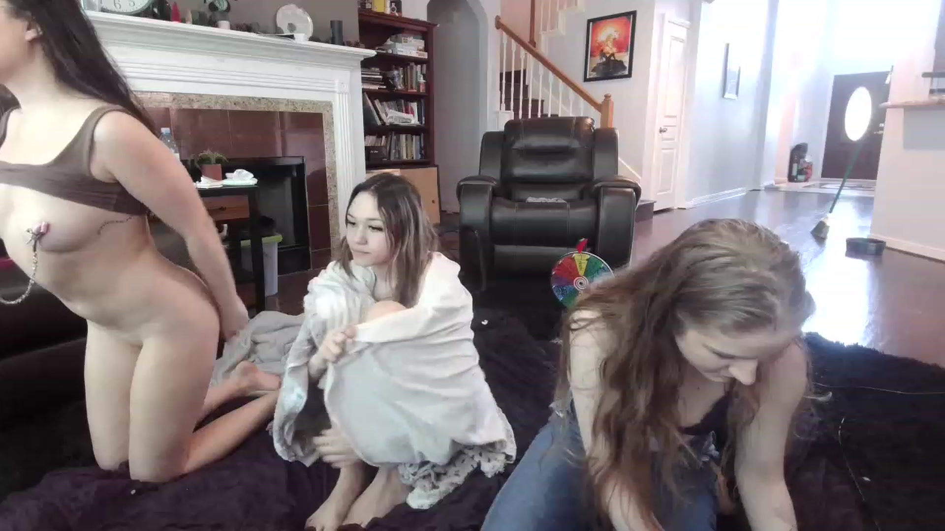 Gallery image thumbnail from Bunnydathug's myfreecams stream on, 03/19/2023, 19:34 image 20 of 20