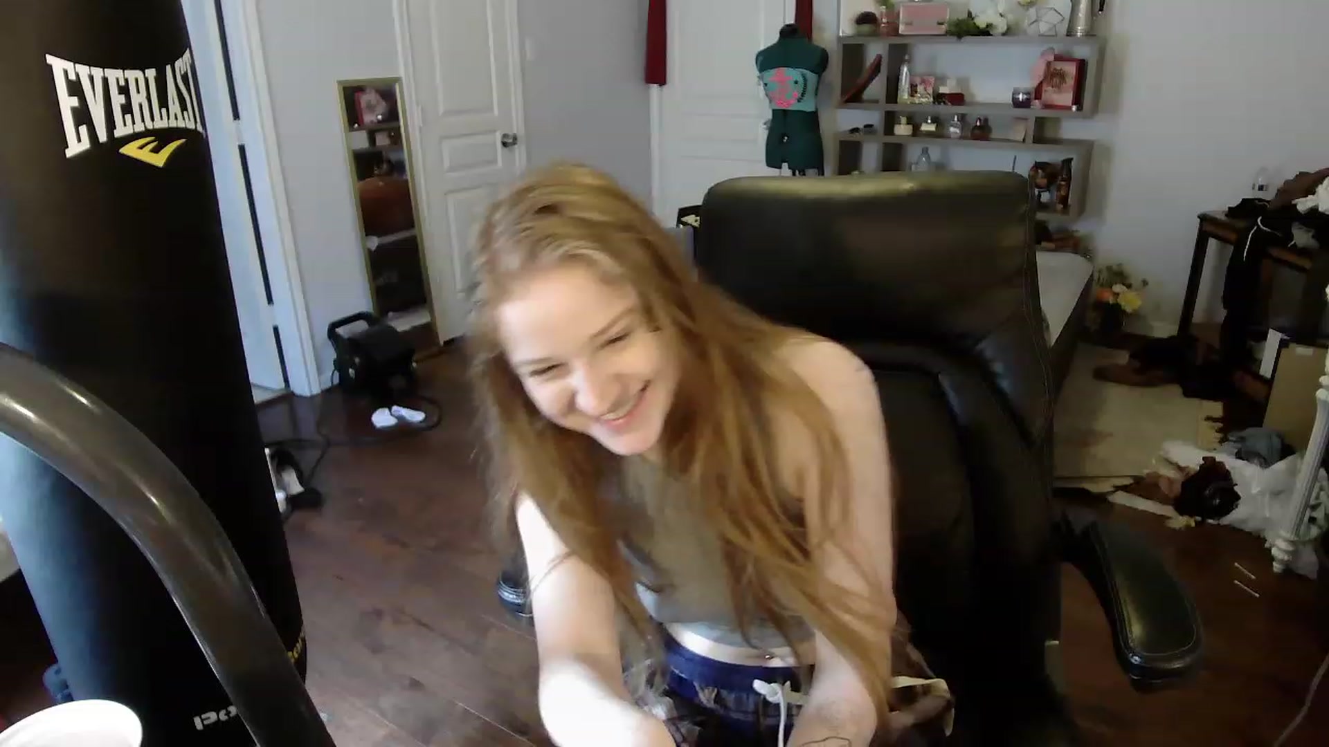 Gallery image thumbnail from Bunnydathug's myfreecams stream on, 03/28/2023, 17:51 image 5 of 20