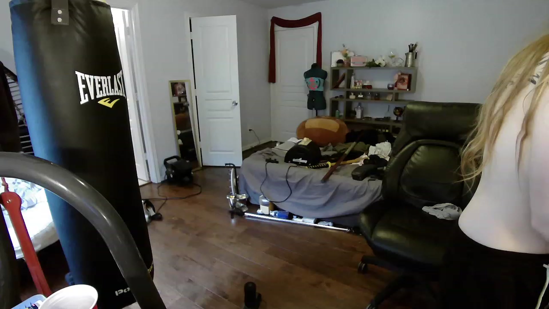 Gallery image thumbnail from Bunnydathug's myfreecams stream on, 03/30/2023, 18:30 image 3 of 20