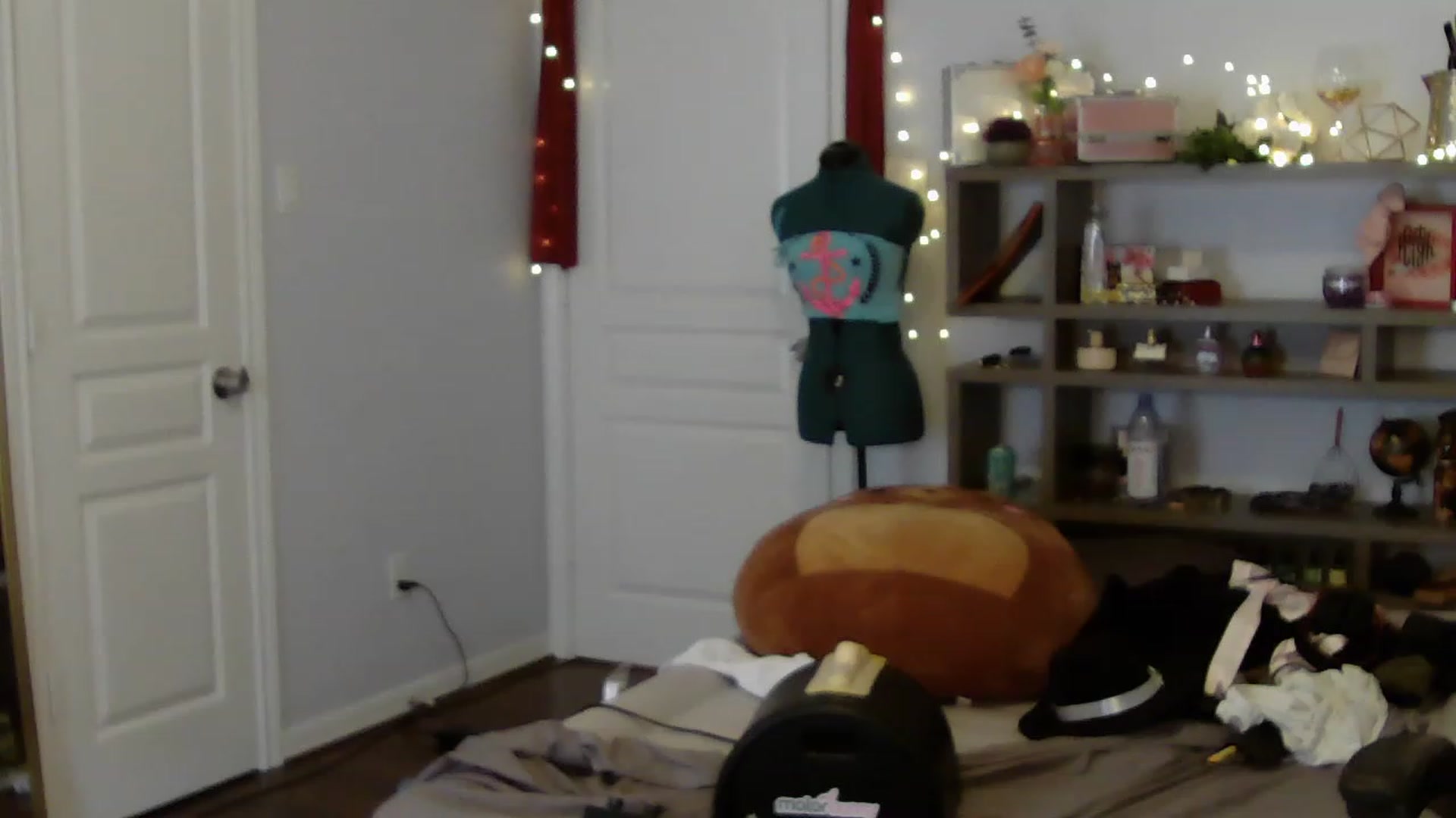 Gallery image thumbnail from Bunnydathug's myfreecams stream on, 03/30/2023, 18:30 image 17 of 20