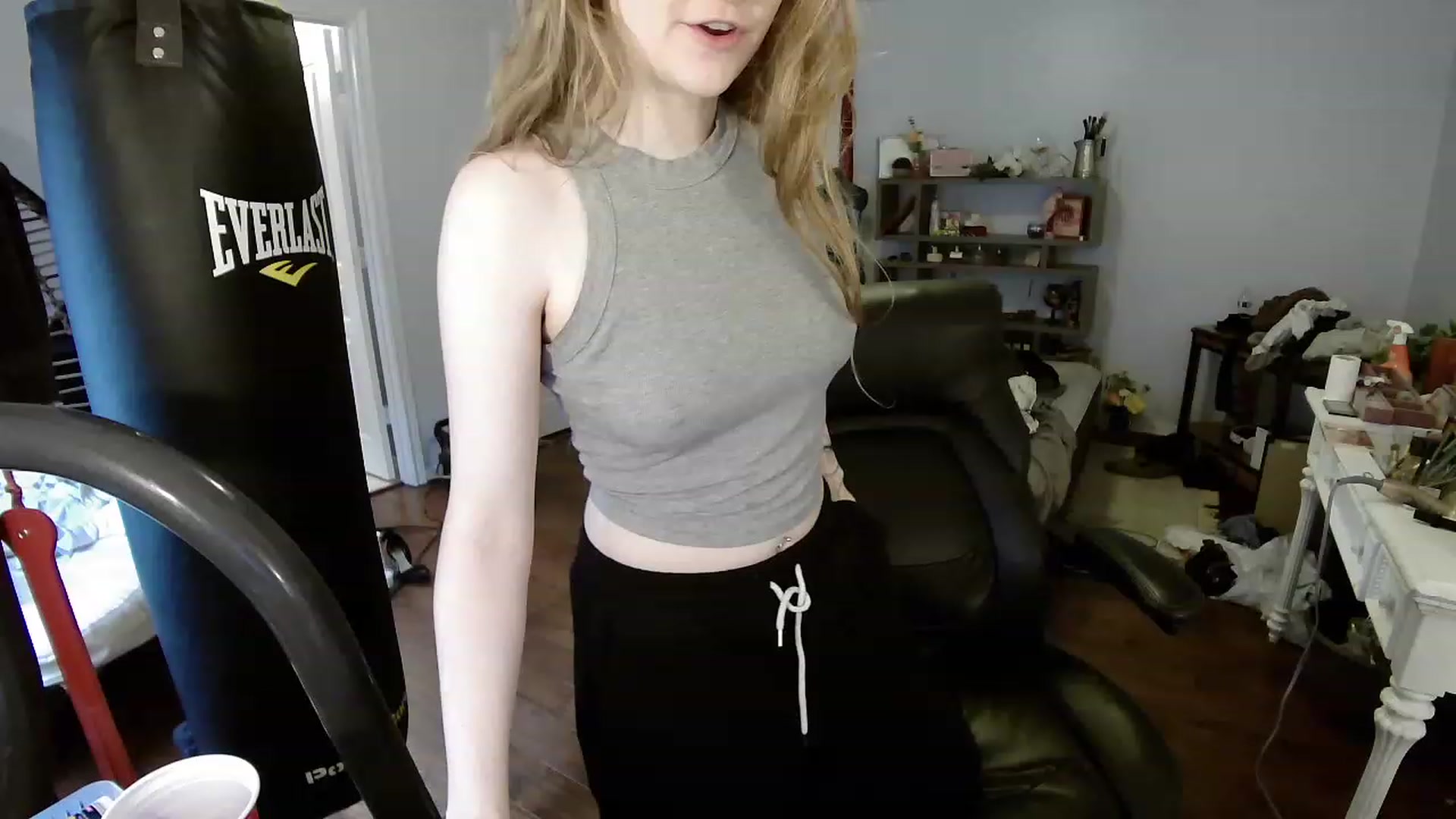 Gallery image thumbnail from Bunnydathug's myfreecams stream on, 03/30/2023, 18:30 image 1 of 20