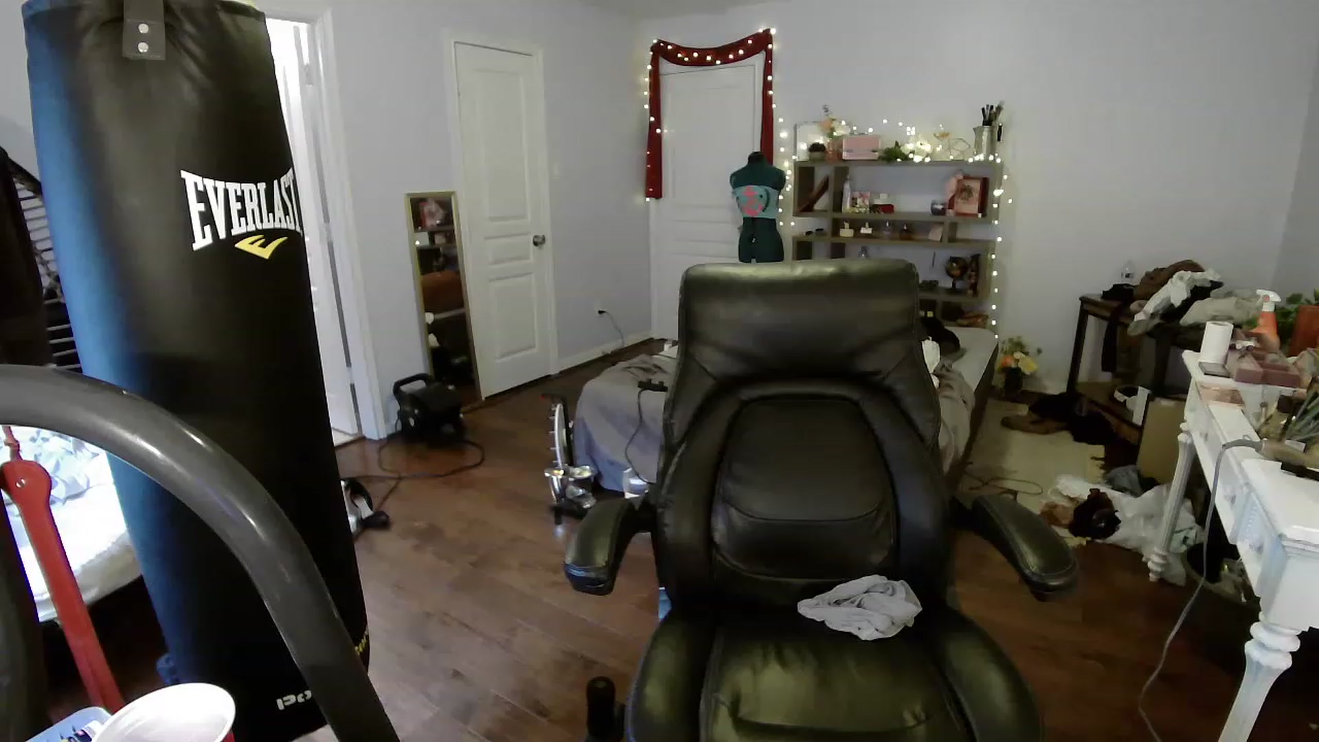 Gallery image thumbnail from Bunnydathug's myfreecams stream on, 03/30/2023, 18:30 image 4 of 20