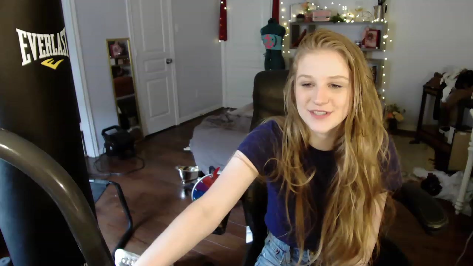 Gallery image thumbnail from Bunnydathug's myfreecams stream on, 03/31/2023, 19:00 image 19 of 20