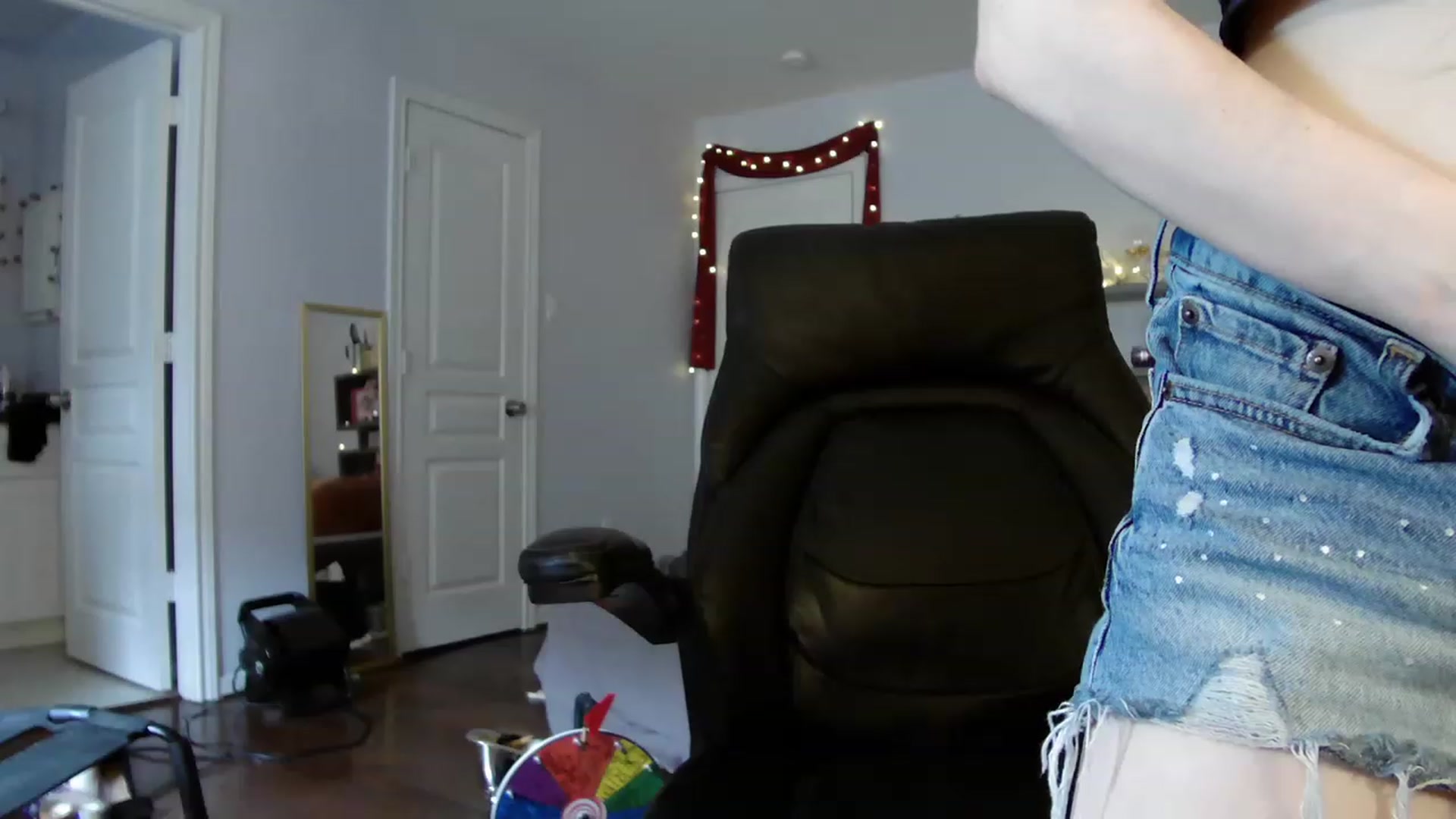 Gallery image thumbnail from Bunnydathug's myfreecams stream on, 03/31/2023, 19:00 image 18 of 20