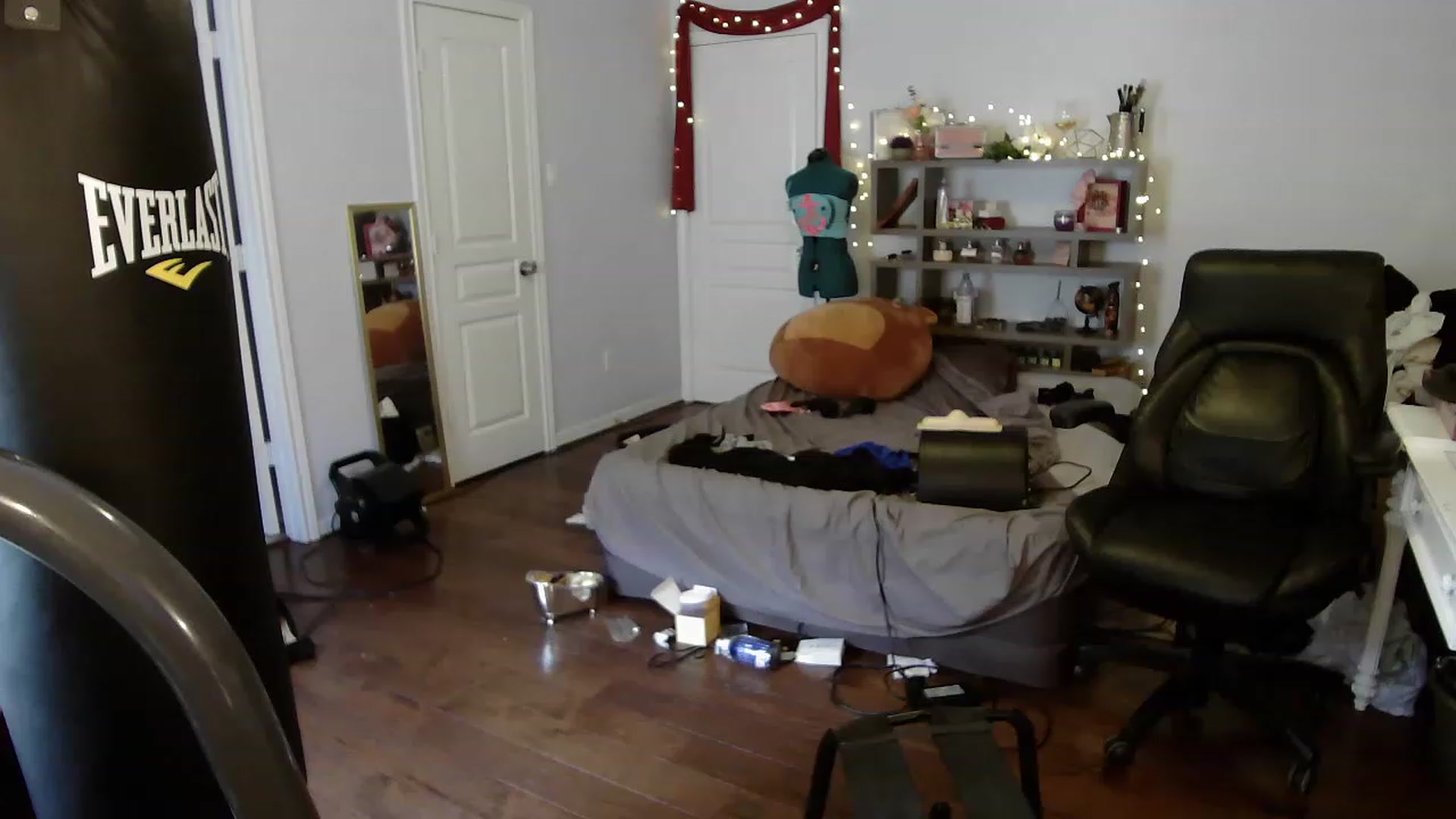 Gallery image thumbnail from Bunnydathug's myfreecams stream on, 04/01/2023, 20:42 image 10 of 20