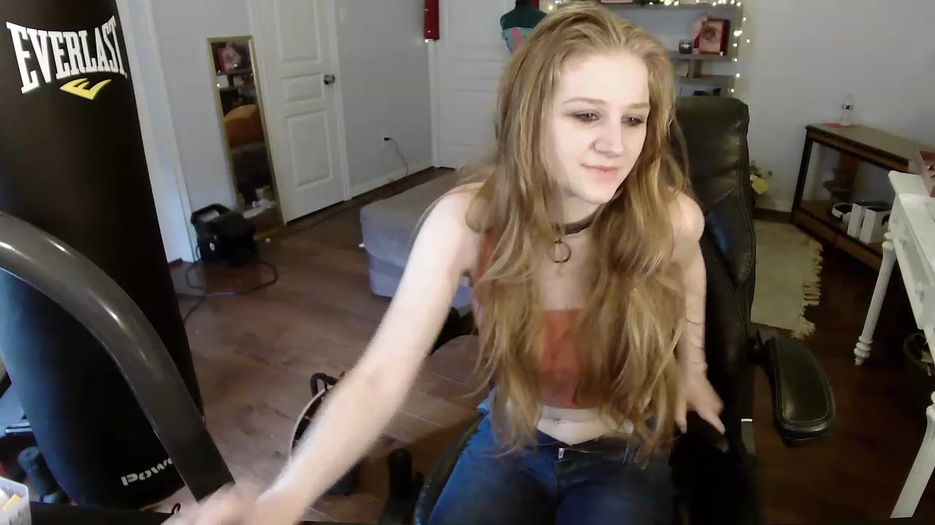 Gallery image thumbnail from Bunnydathug's myfreecams stream on, 04/02/2023, 15:24 image 18 of 20