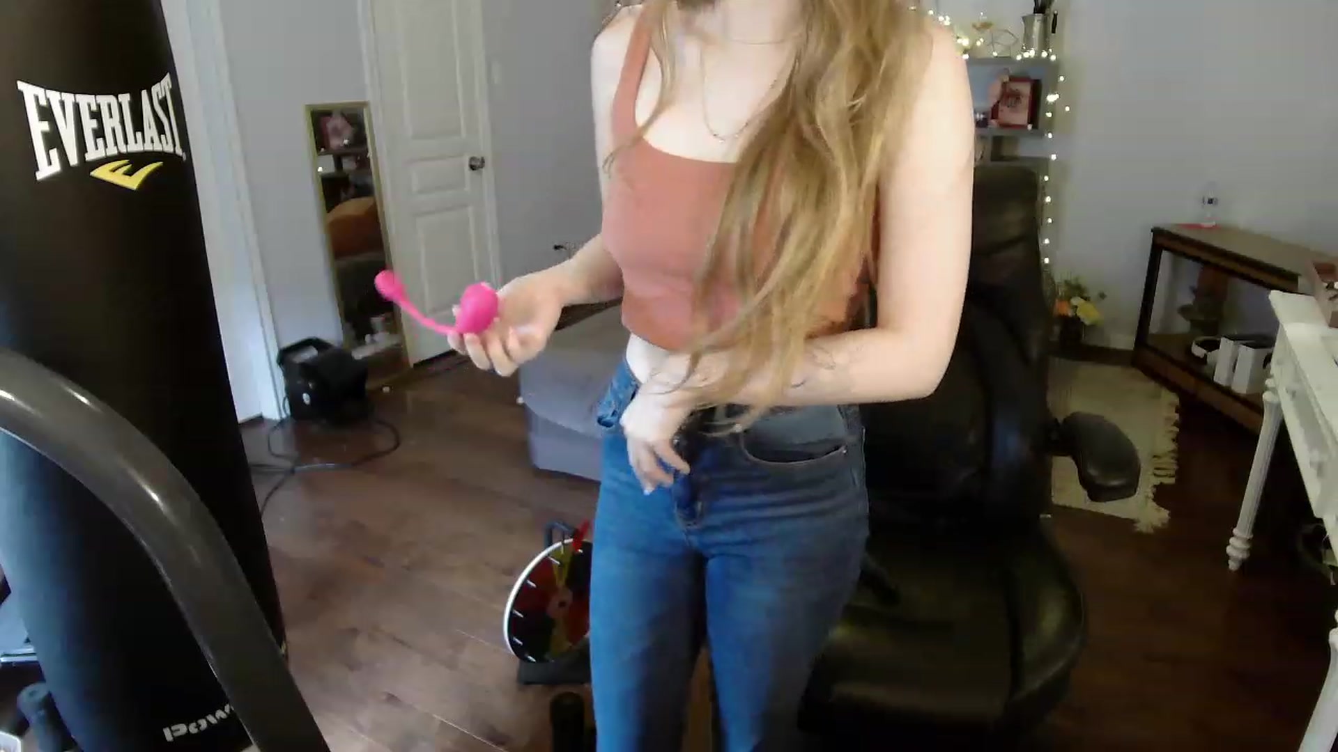Gallery image thumbnail from Bunnydathug's myfreecams stream on, 04/02/2023, 18:45 image 15 of 20