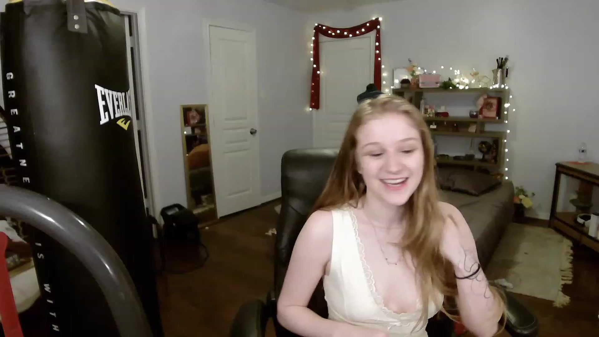 Gallery image thumbnail from Bunnydathug's myfreecams stream on, 04/03/2023, 02:36 image 15 of 20