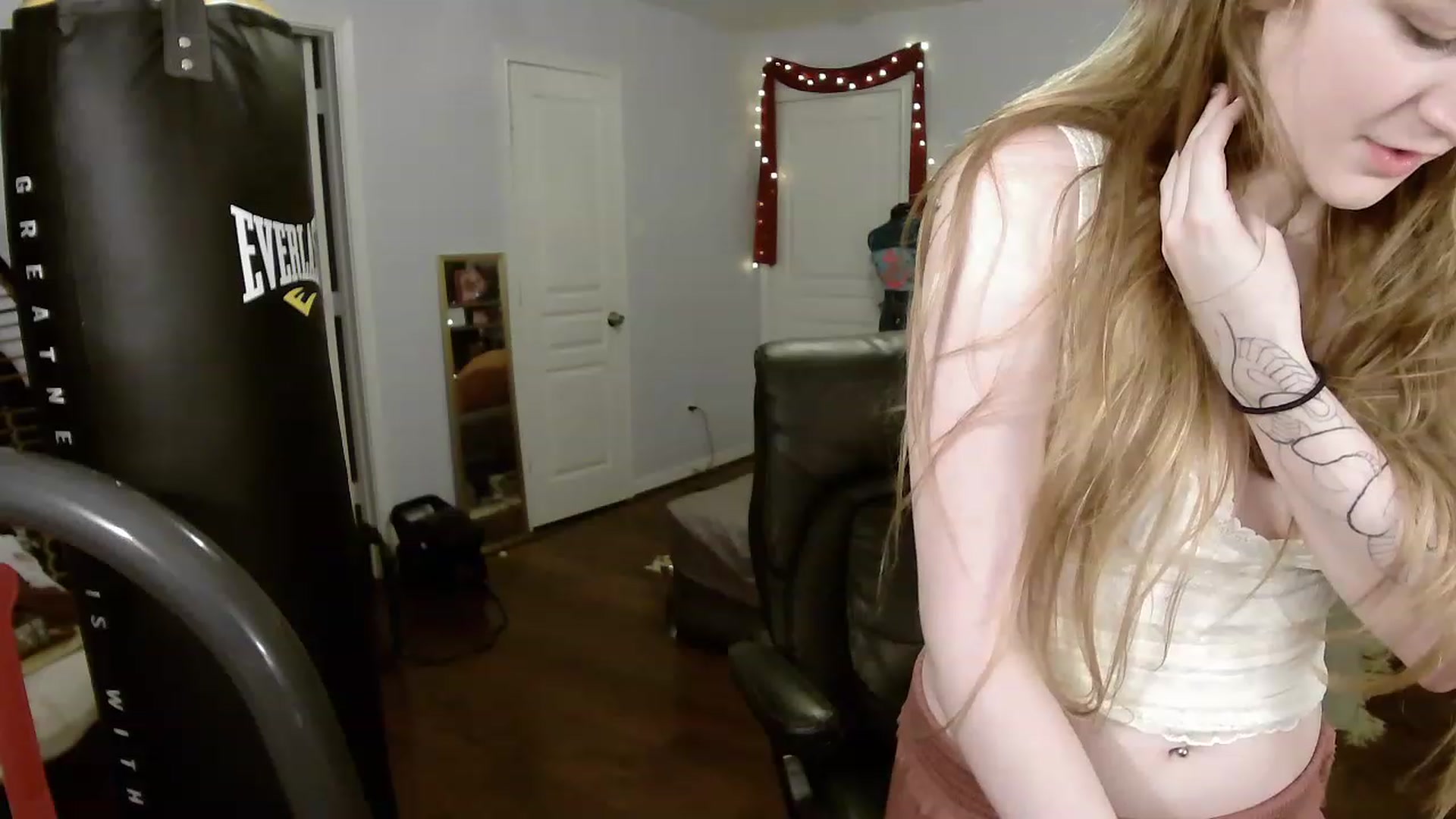 Gallery image thumbnail from Bunnydathug's myfreecams stream on, 04/03/2023, 02:36 image 17 of 20