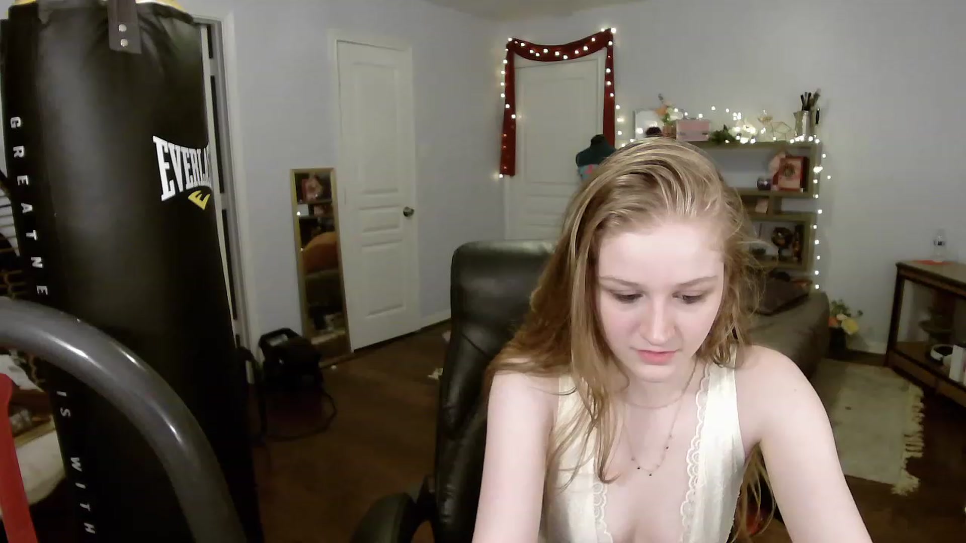 Gallery image thumbnail from Bunnydathug's myfreecams stream on, 04/03/2023, 02:36 image 16 of 20