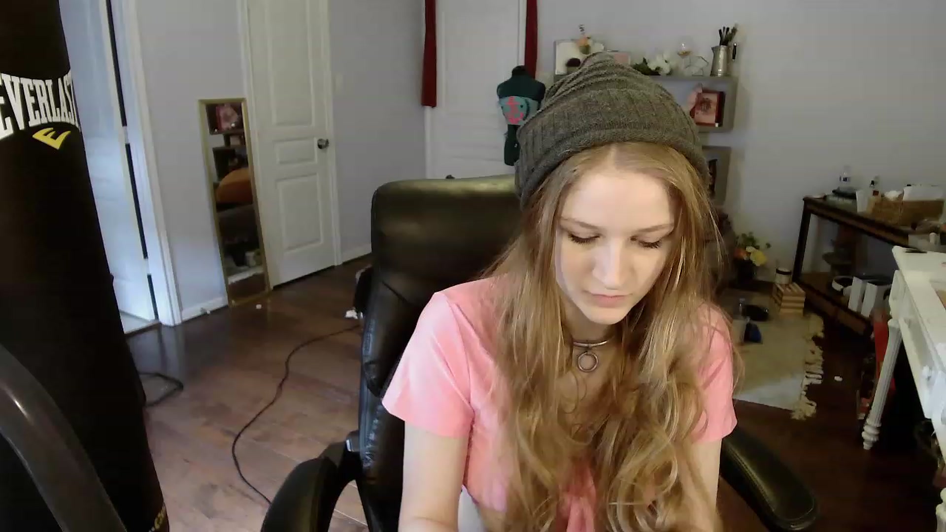 Gallery image thumbnail from Bunnydathug's myfreecams stream on, 04/05/2023, 15:26 image 17 of 20