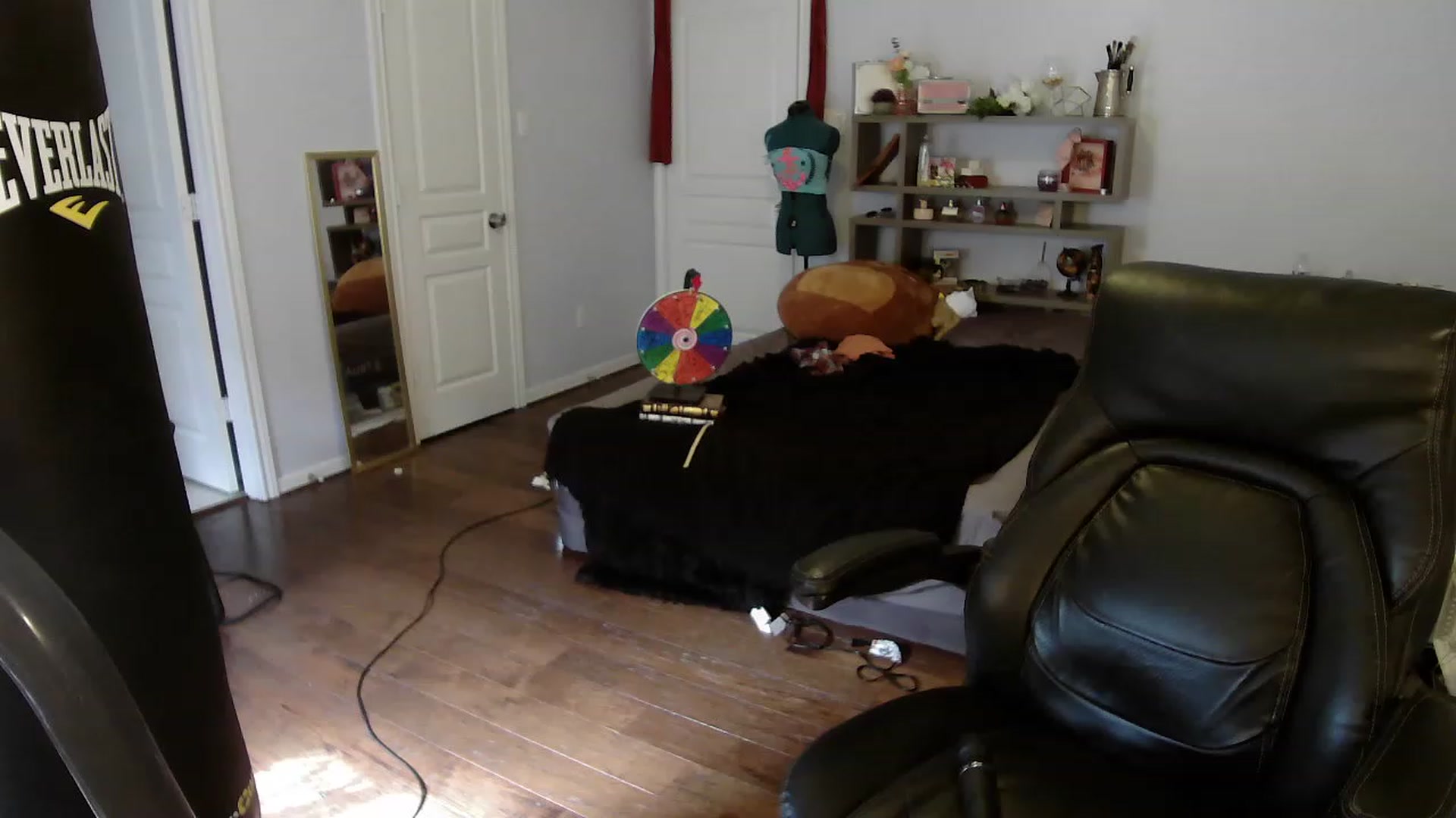 Gallery image thumbnail from Bunnydathug's myfreecams stream on, 04/05/2023, 17:45 image 1 of 20
