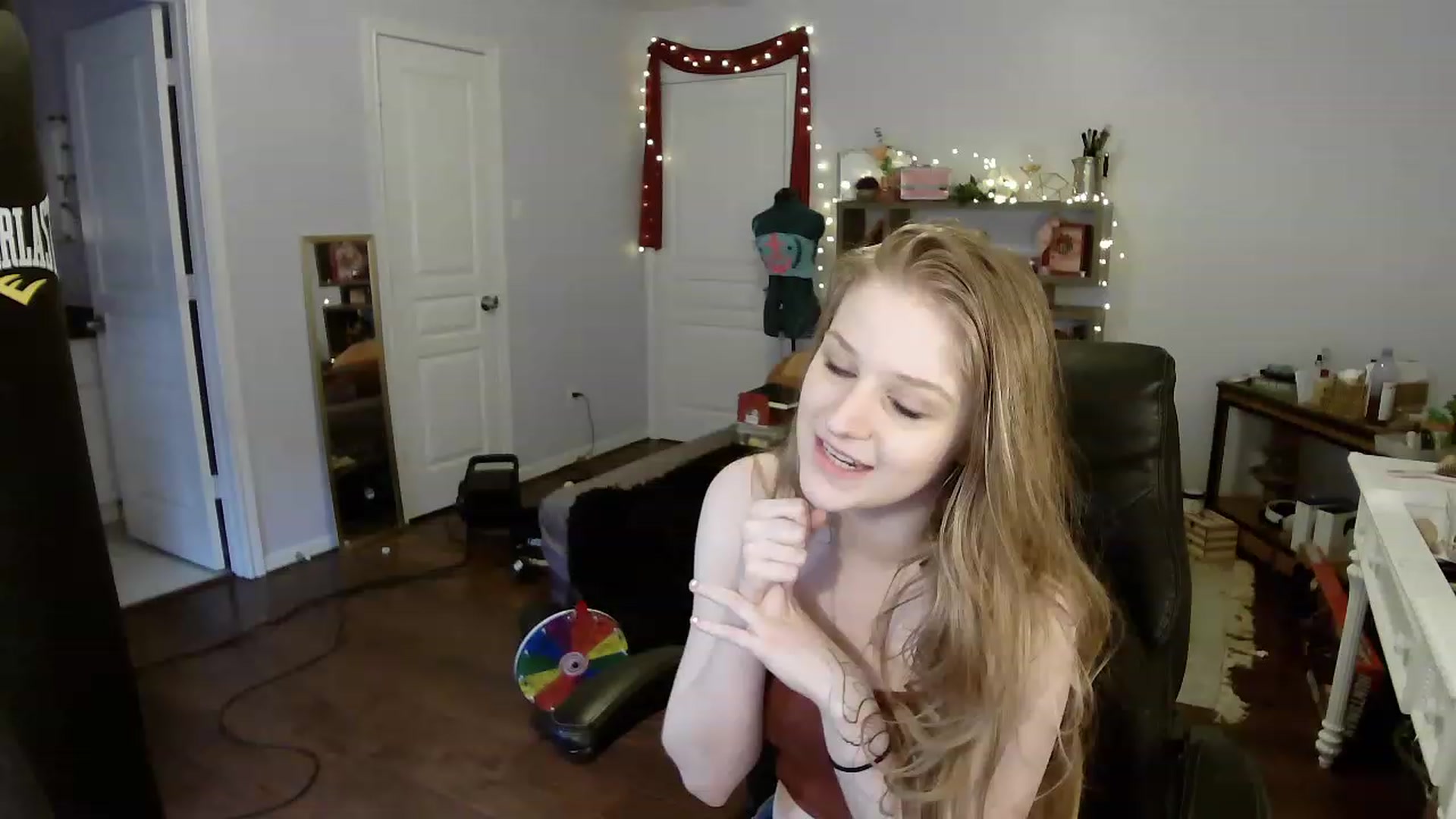 Gallery image thumbnail from Bunnydathug's myfreecams stream on, 04/06/2023, 16:06 image 16 of 20