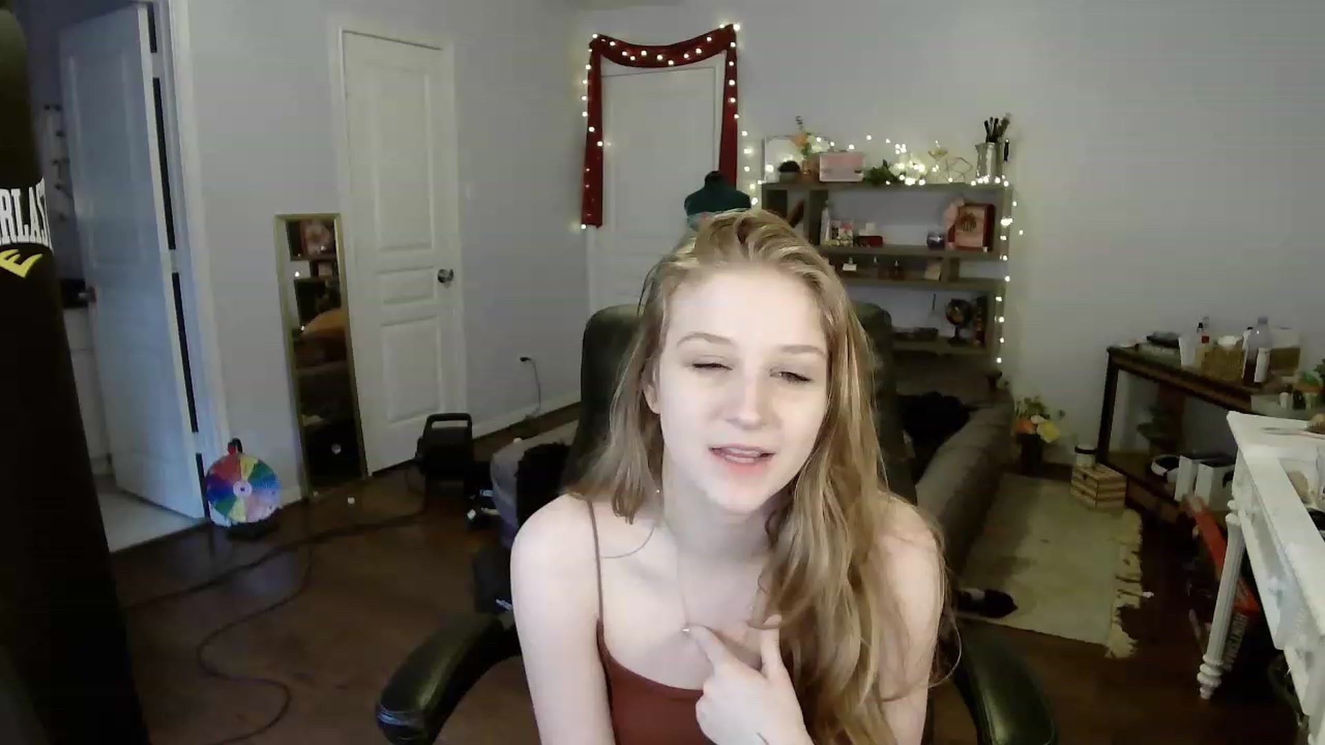 Gallery image thumbnail from Bunnydathug's myfreecams stream on, 04/06/2023, 16:06 image 15 of 20