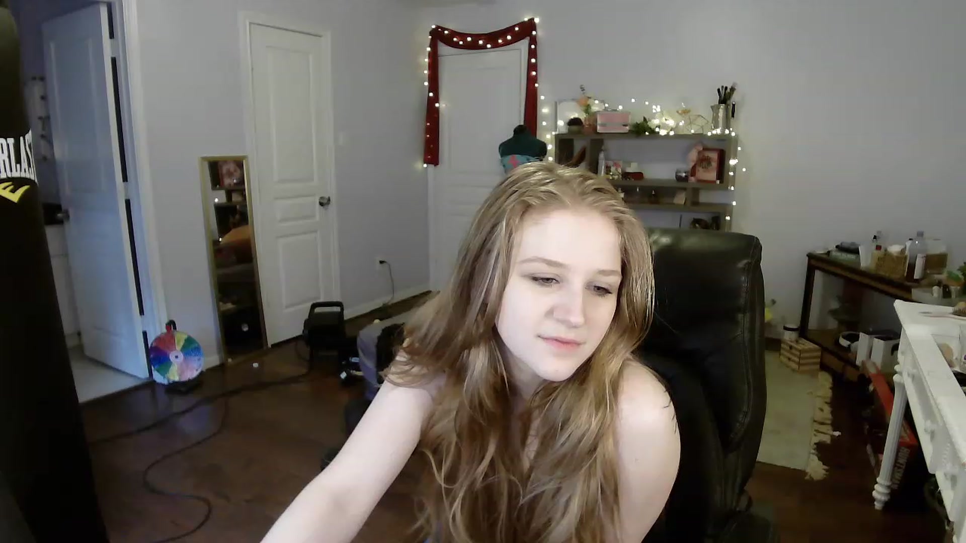 Gallery image thumbnail from Bunnydathug's myfreecams stream on, 04/06/2023, 16:06 image 10 of 20