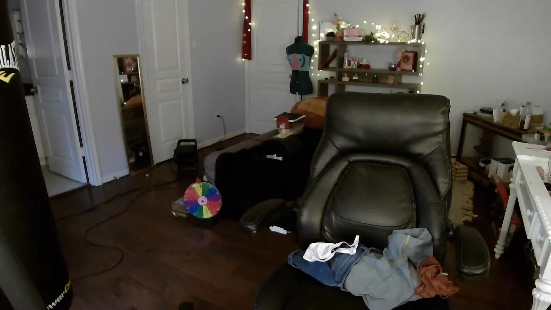 Gallery image thumbnail from Bunnydathug's myfreecams stream on, 04/06/2023, 17:04 image 1 of 20
