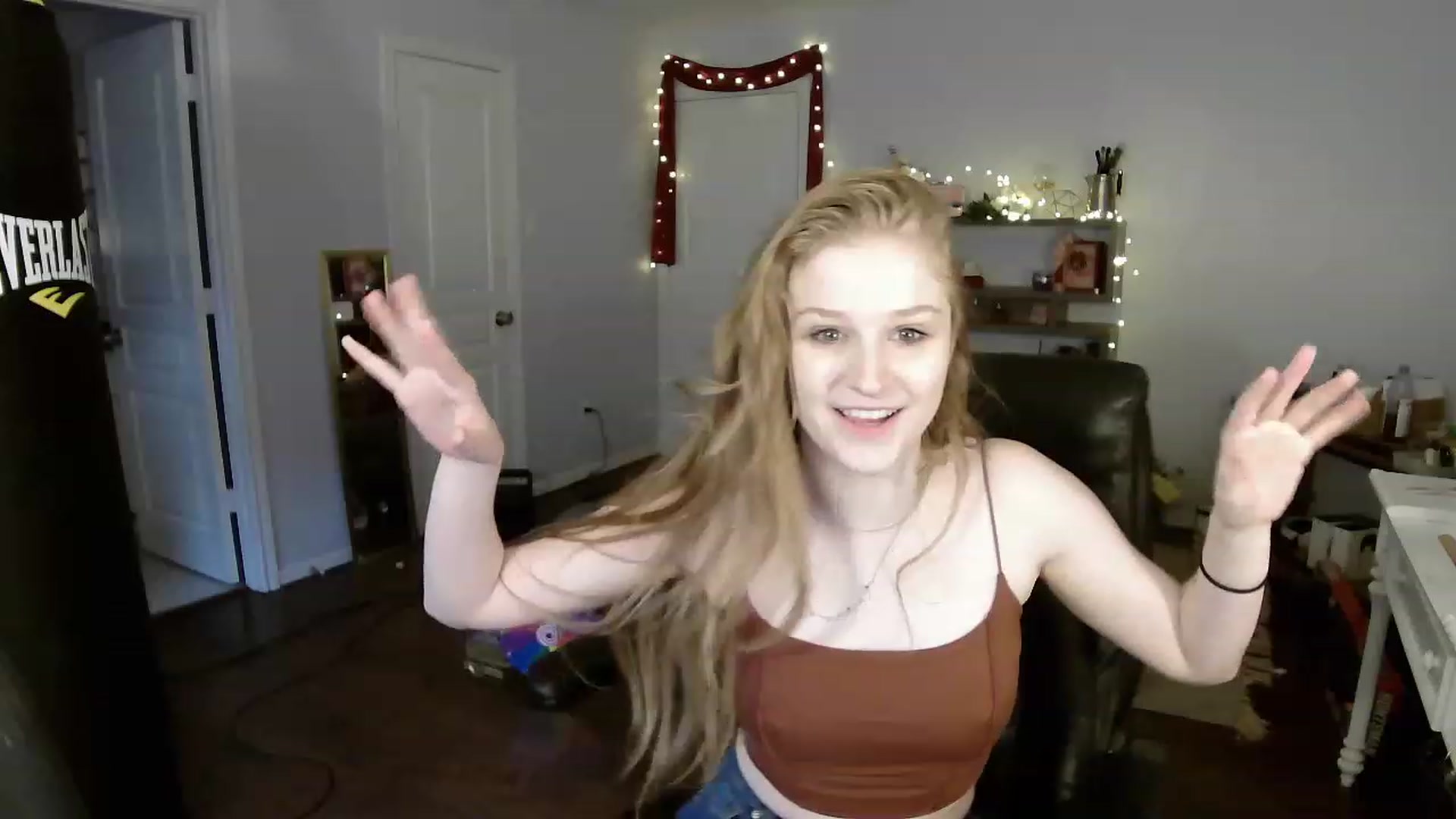 Gallery image thumbnail from Bunnydathug's myfreecams stream on, 04/06/2023, 17:04 image 9 of 20