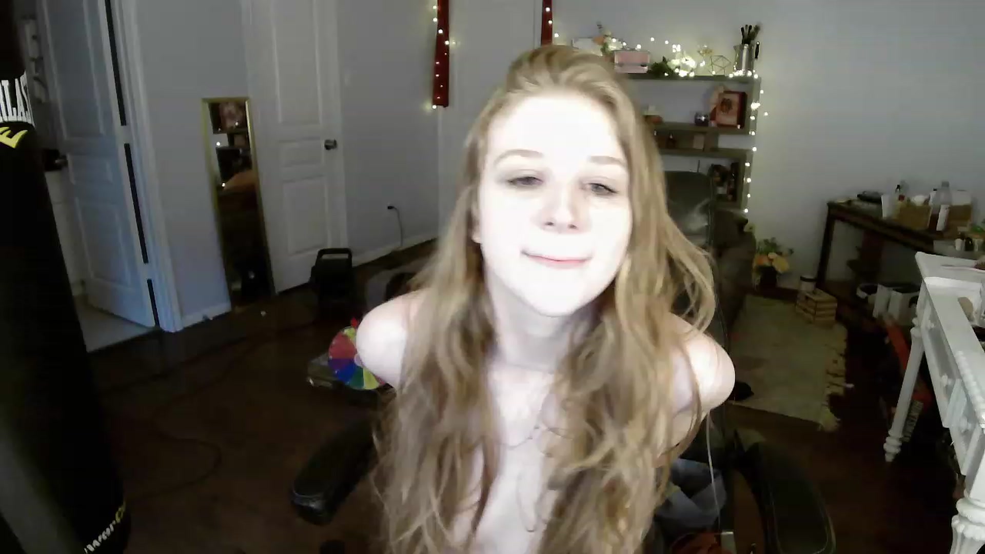 Gallery image thumbnail from Bunnydathug's myfreecams stream on, 04/06/2023, 17:04 image 2 of 20