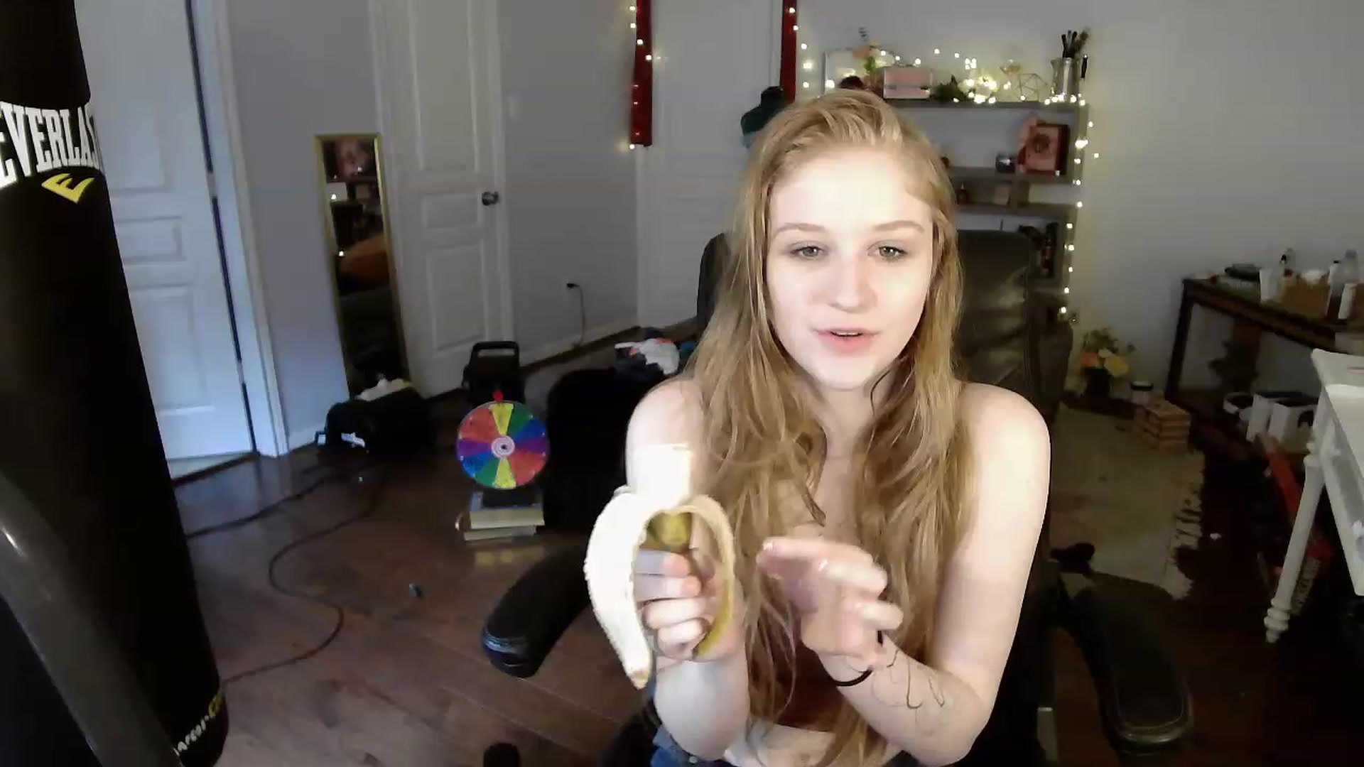 Gallery image thumbnail from Bunnydathug's myfreecams stream on, 04/06/2023, 17:39 image 17 of 20