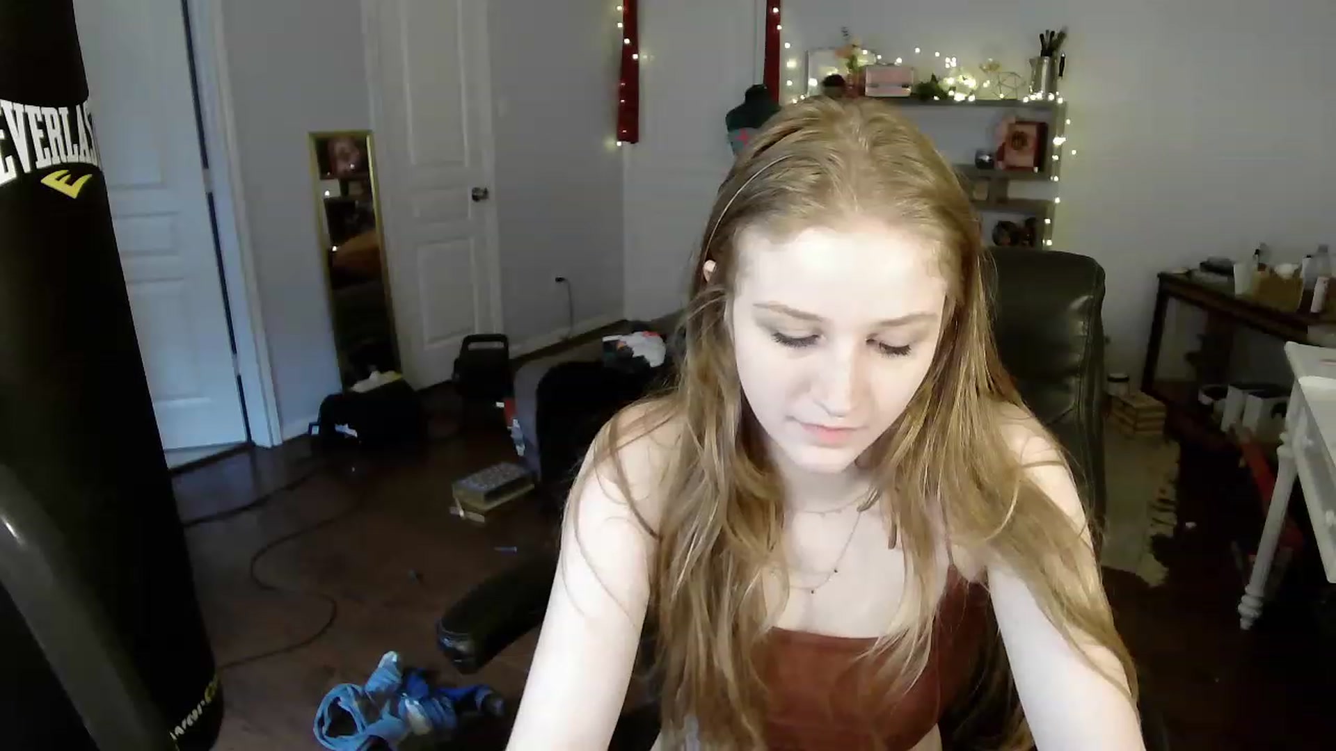 Gallery image thumbnail from Bunnydathug's myfreecams stream on, 04/06/2023, 17:39 image 8 of 20