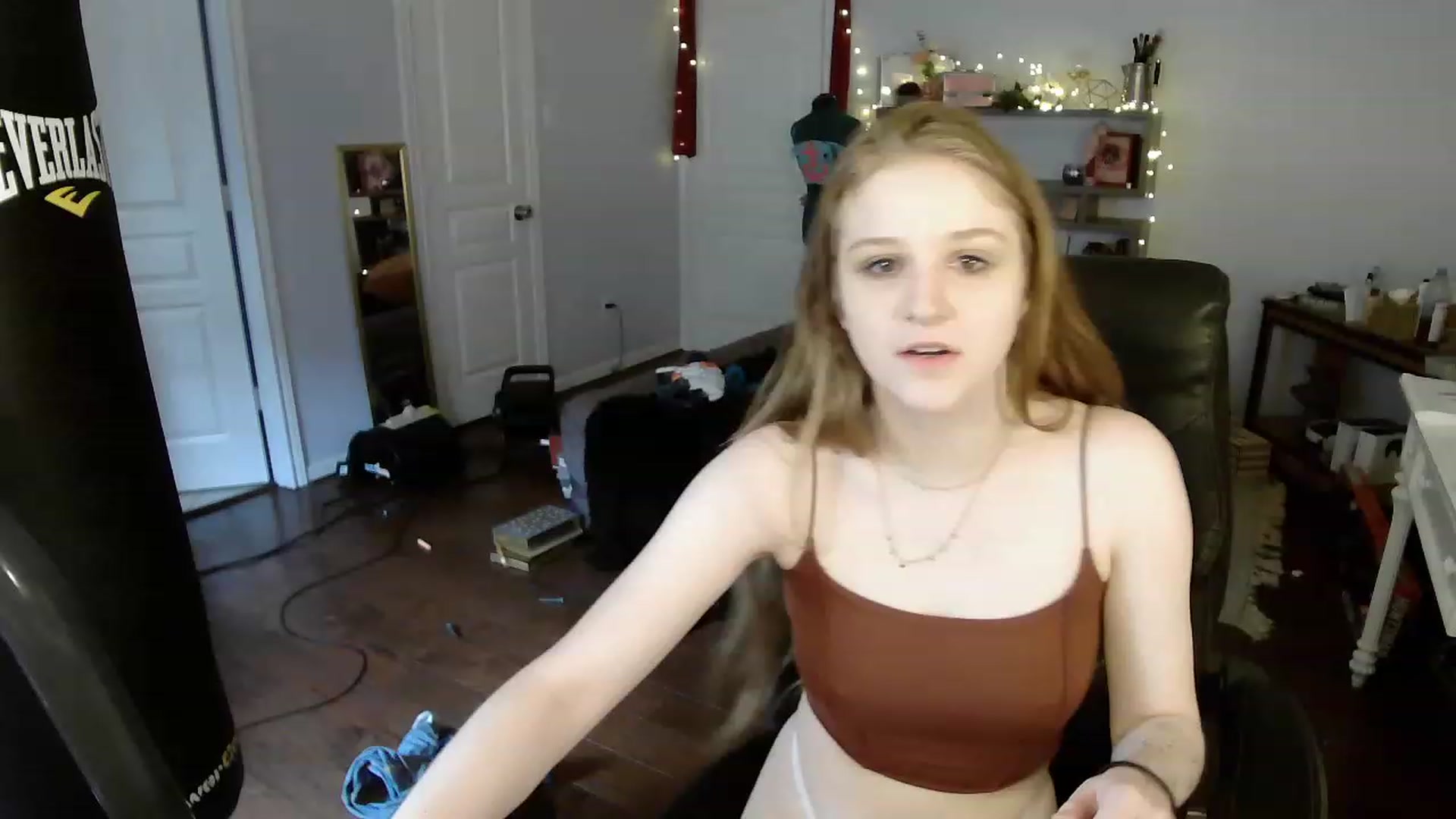 Gallery image thumbnail from Bunnydathug's myfreecams stream on, 04/06/2023, 17:39 image 1 of 20