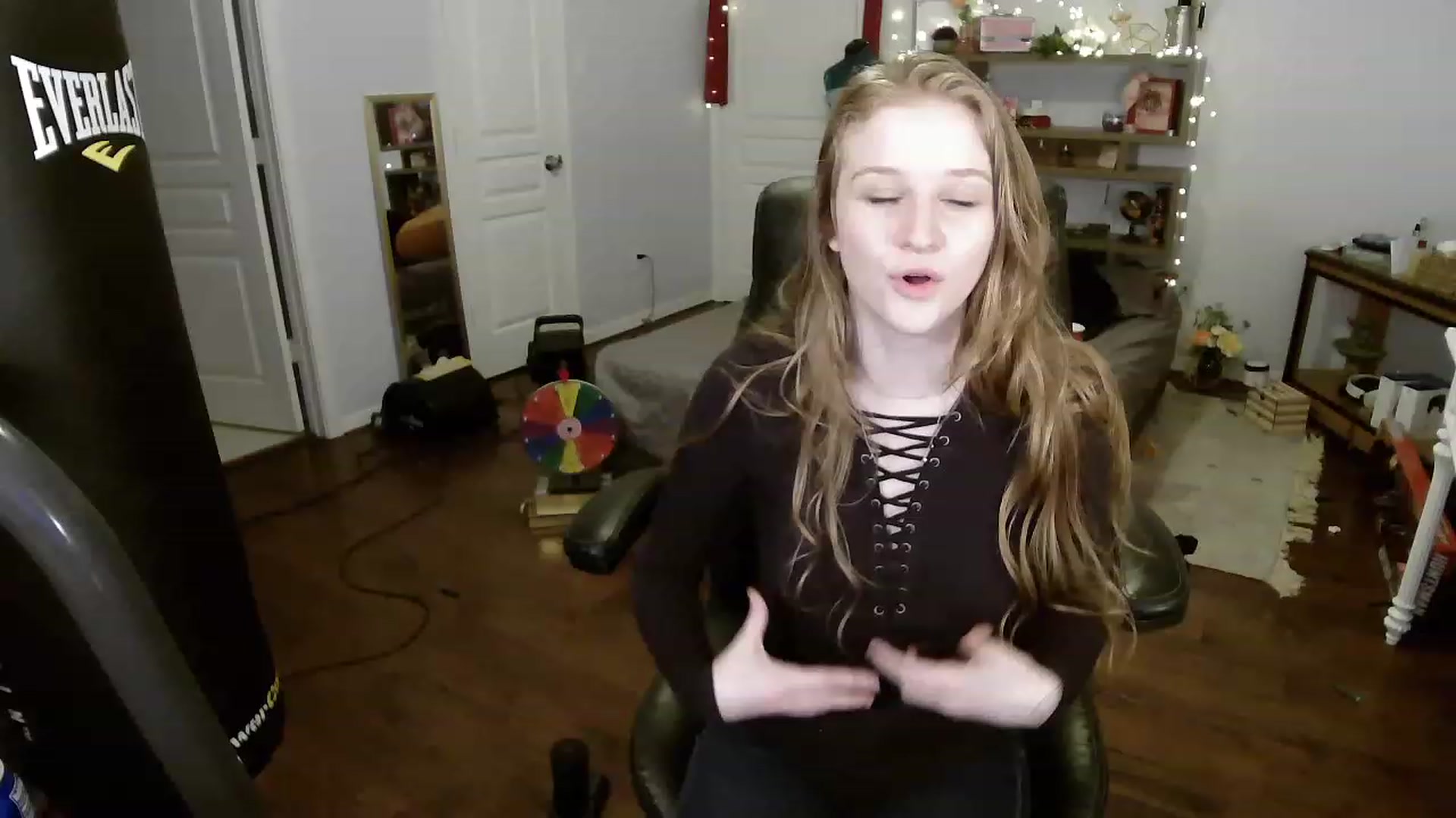 Gallery image thumbnail from Bunnydathug's myfreecams stream on, 04/07/2023, 24:56 image 5 of 20