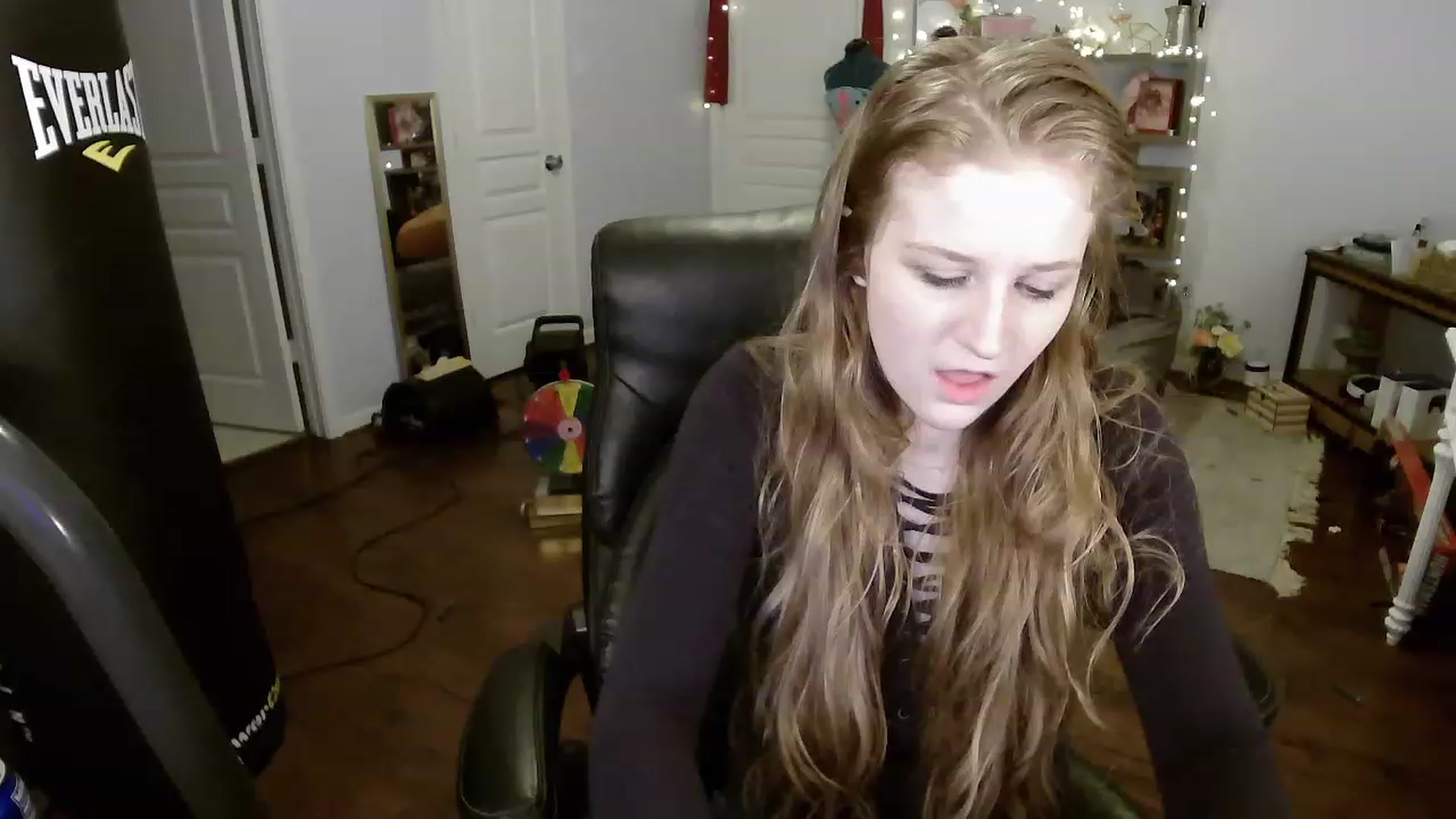 Gallery image thumbnail from Bunnydathug's myfreecams stream on, 04/07/2023, 24:56 image 15 of 20