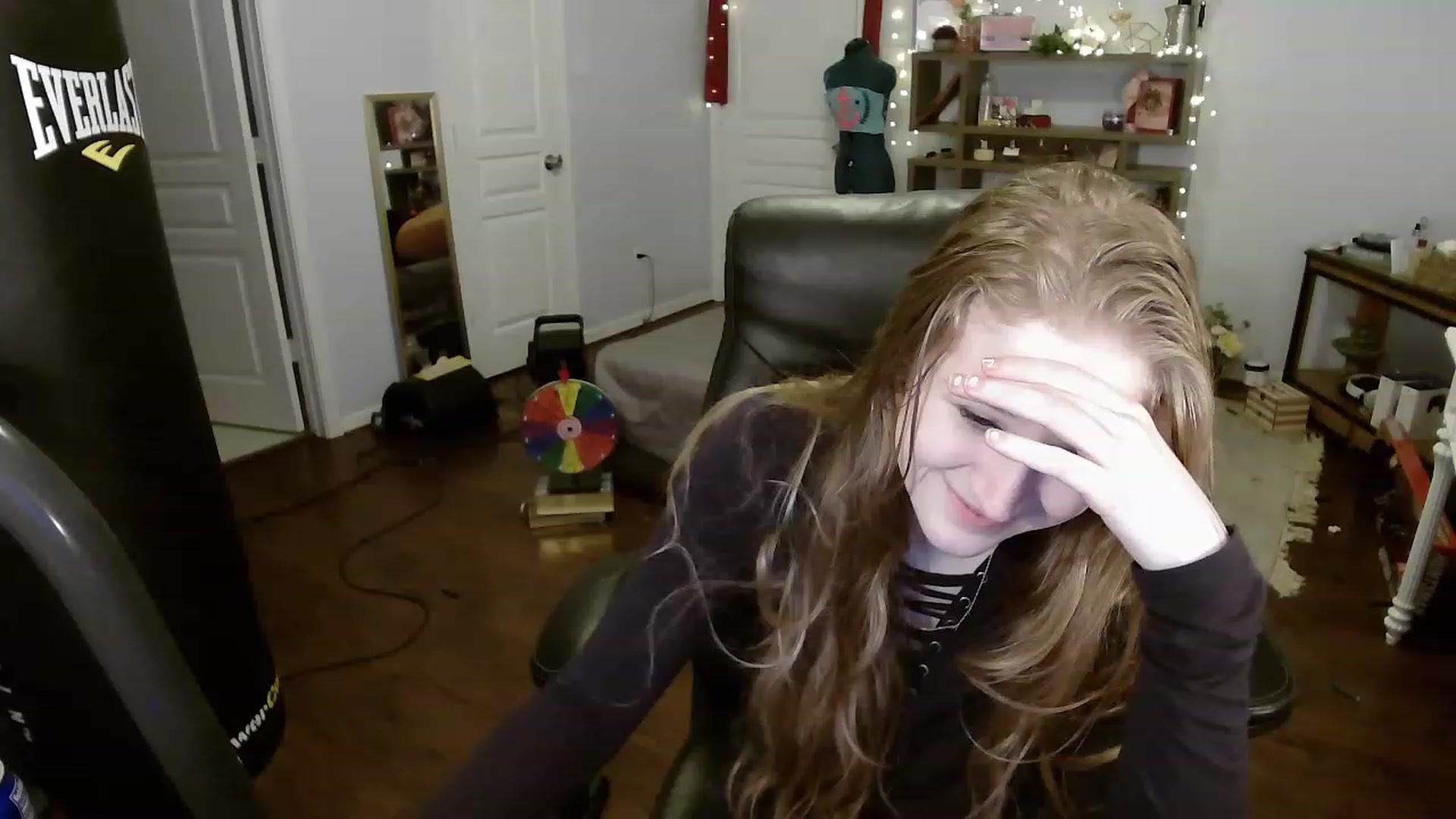 Gallery image thumbnail from Bunnydathug's myfreecams stream on, 04/07/2023, 24:56 image 2 of 20