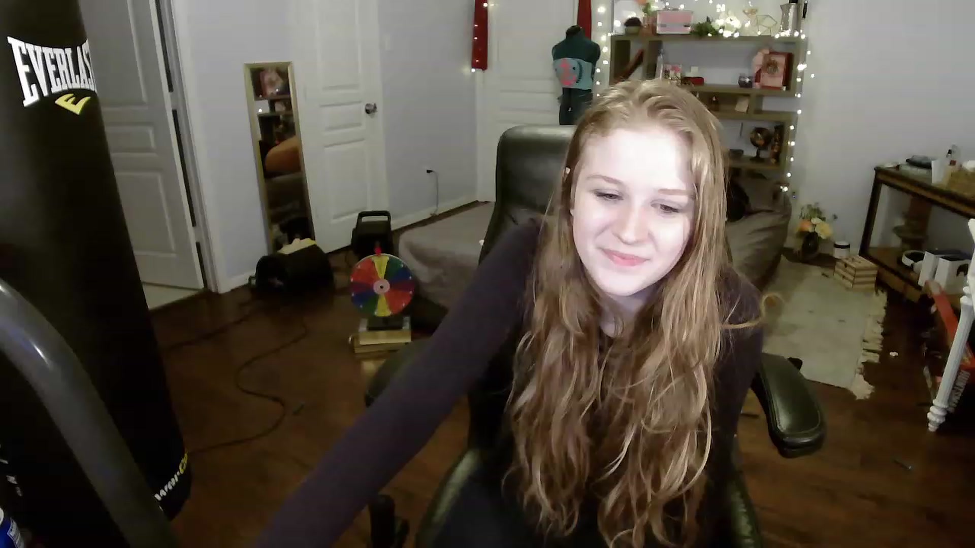 Gallery image thumbnail from Bunnydathug's myfreecams stream on, 04/07/2023, 24:56 image 17 of 20
