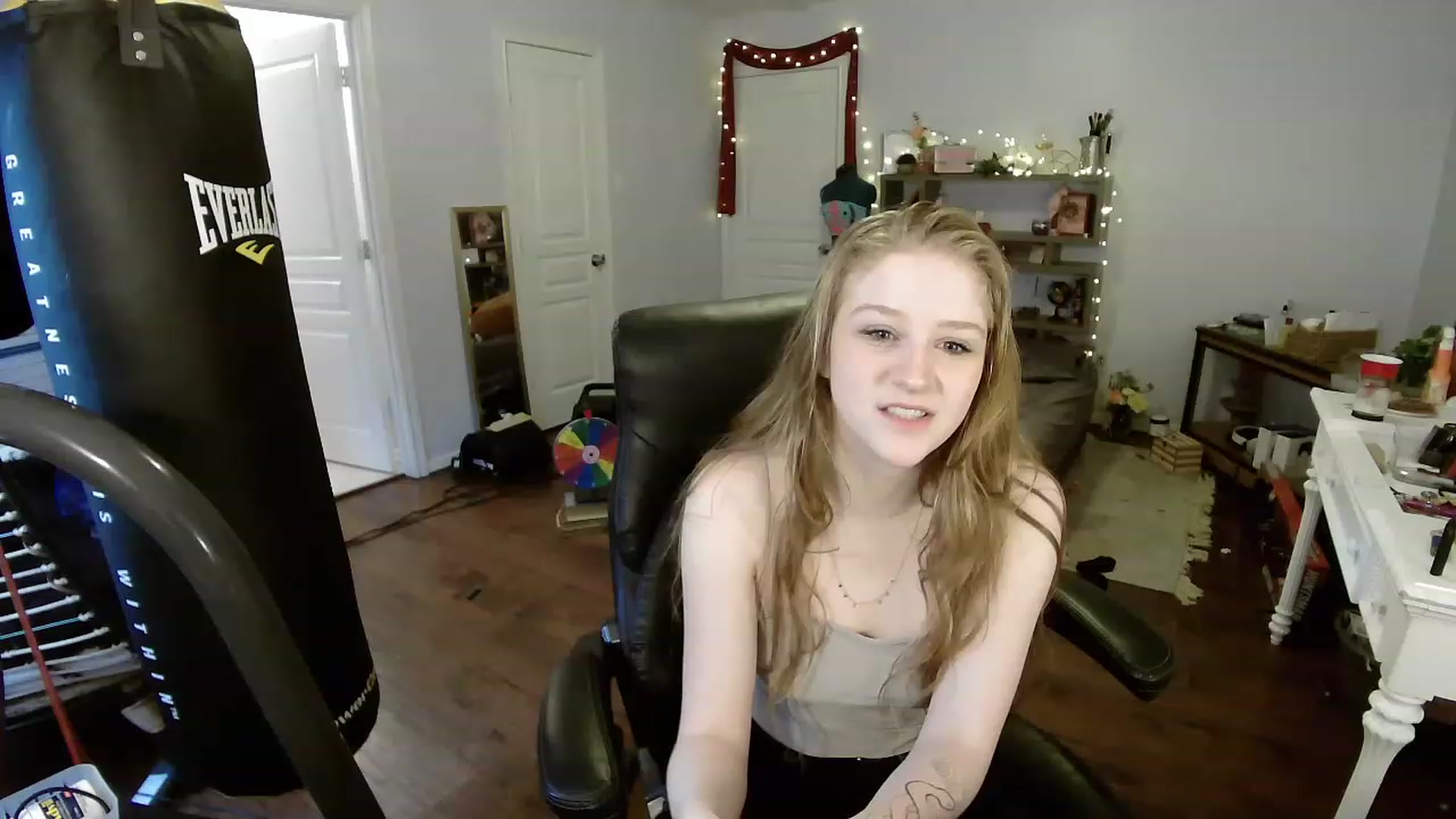 Gallery image thumbnail from Bunnydathug's myfreecams stream on, 04/07/2023, 16:47 image 12 of 20