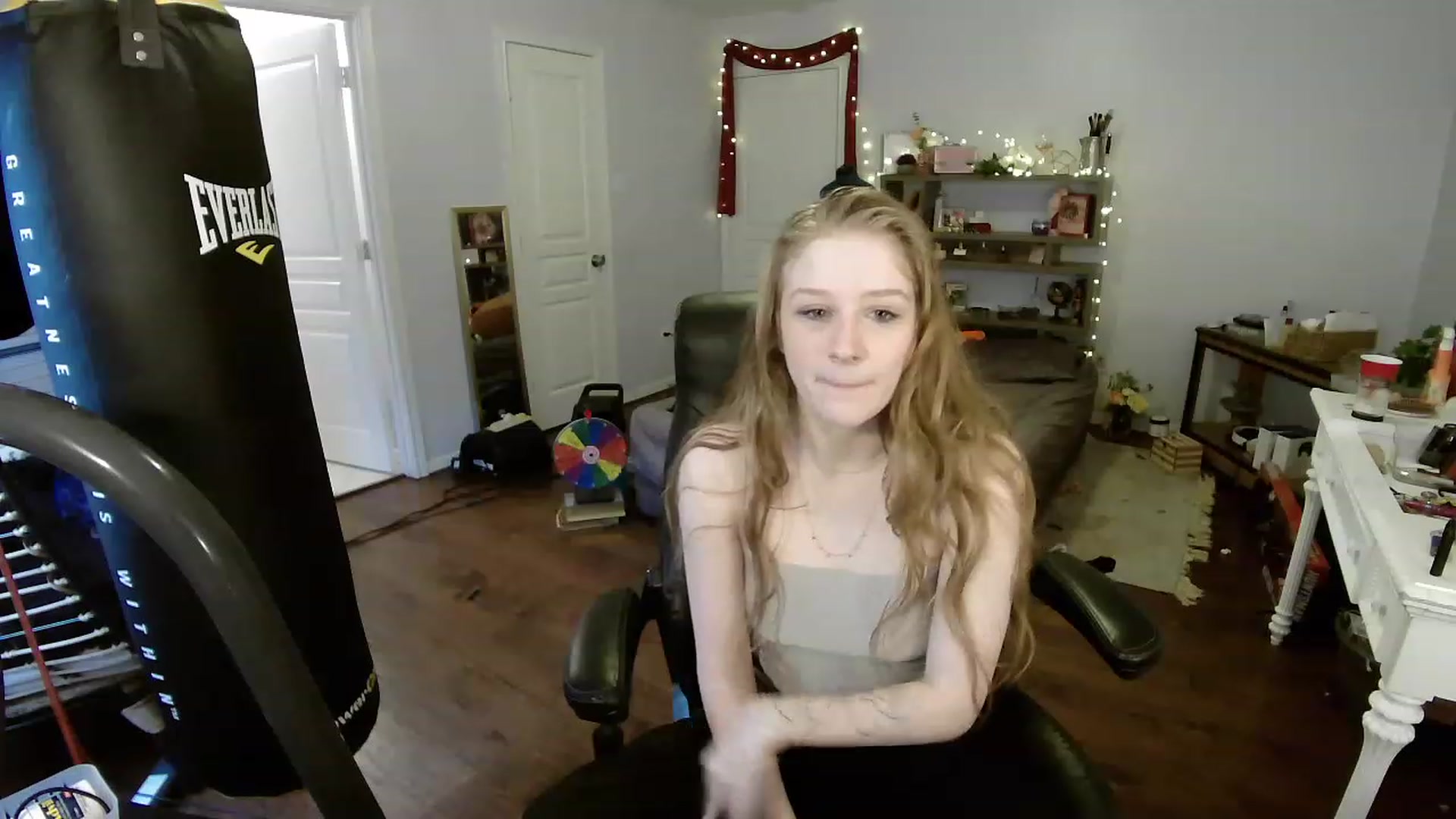 Gallery image thumbnail from Bunnydathug's myfreecams stream on, 04/07/2023, 16:47 image 10 of 20